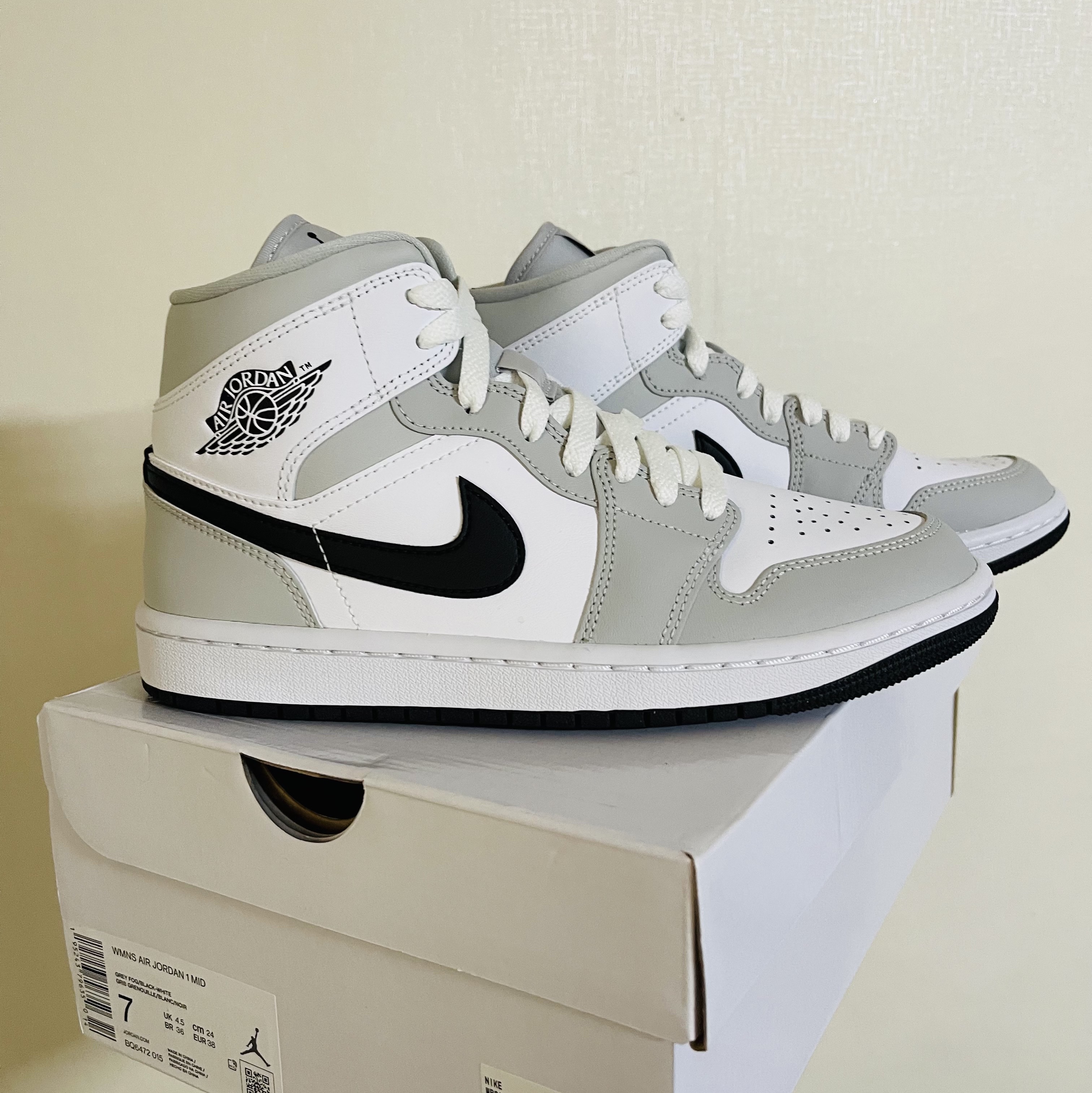 (W) Jordan 1 Mid Grey Fog 착용 스타일