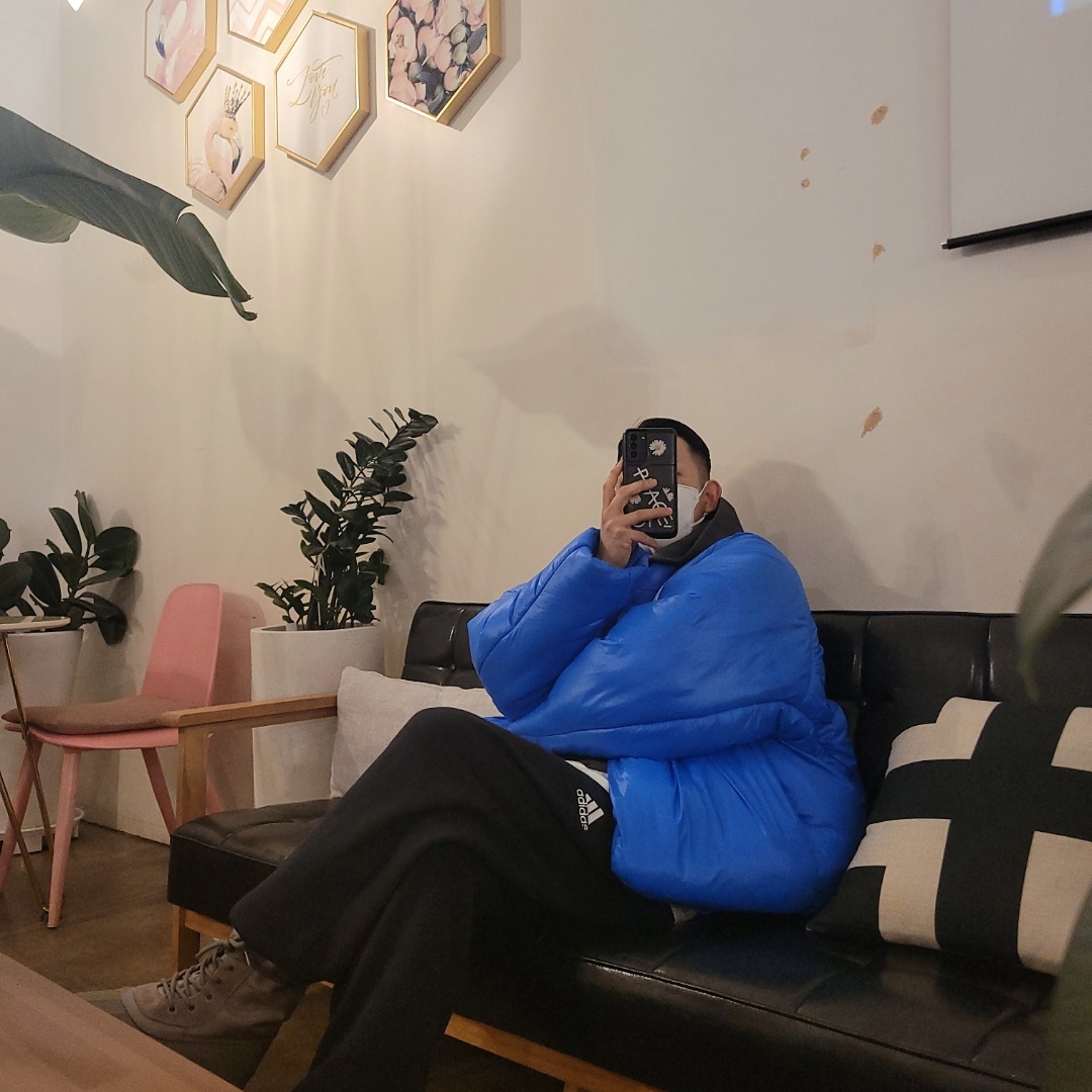 Yeezy Gap Round Jacket Blue, Adidas Yeezy 950 Moonrock 착용 스타일
