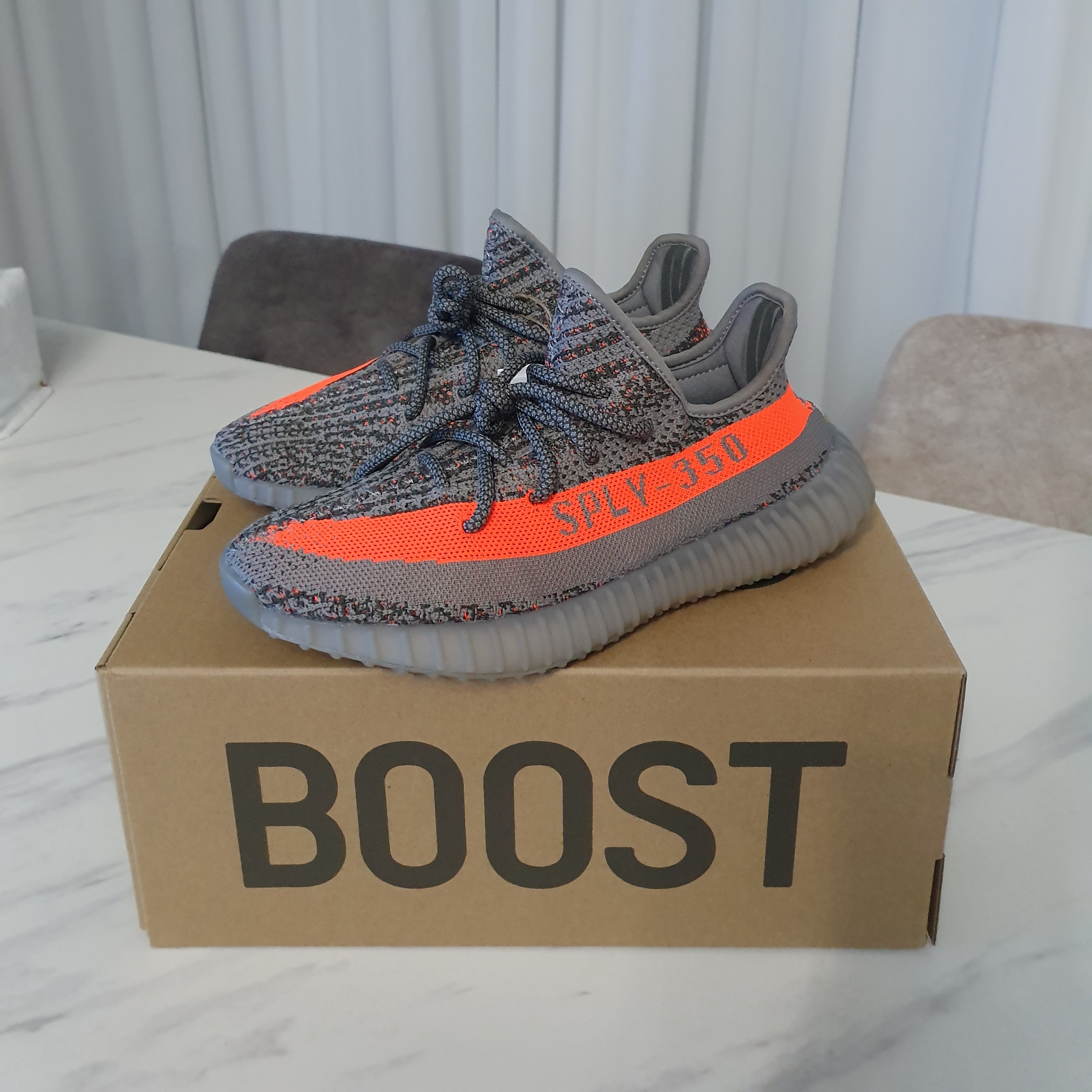 Adidas Yeezy Boost 350 V2 Beluga - Reflective 착용 스타일