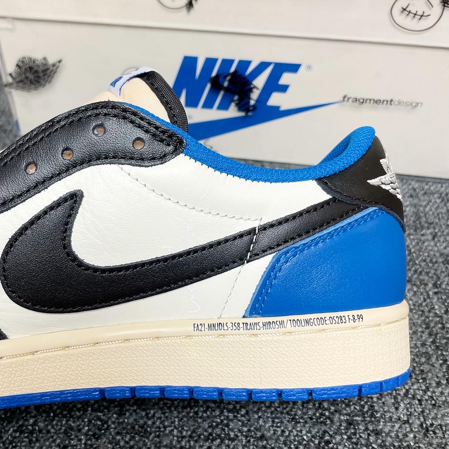 Jordan 1 x Travis Scott x Fragment Retro Low OG SP Military Blue 착용 스타일 - 5