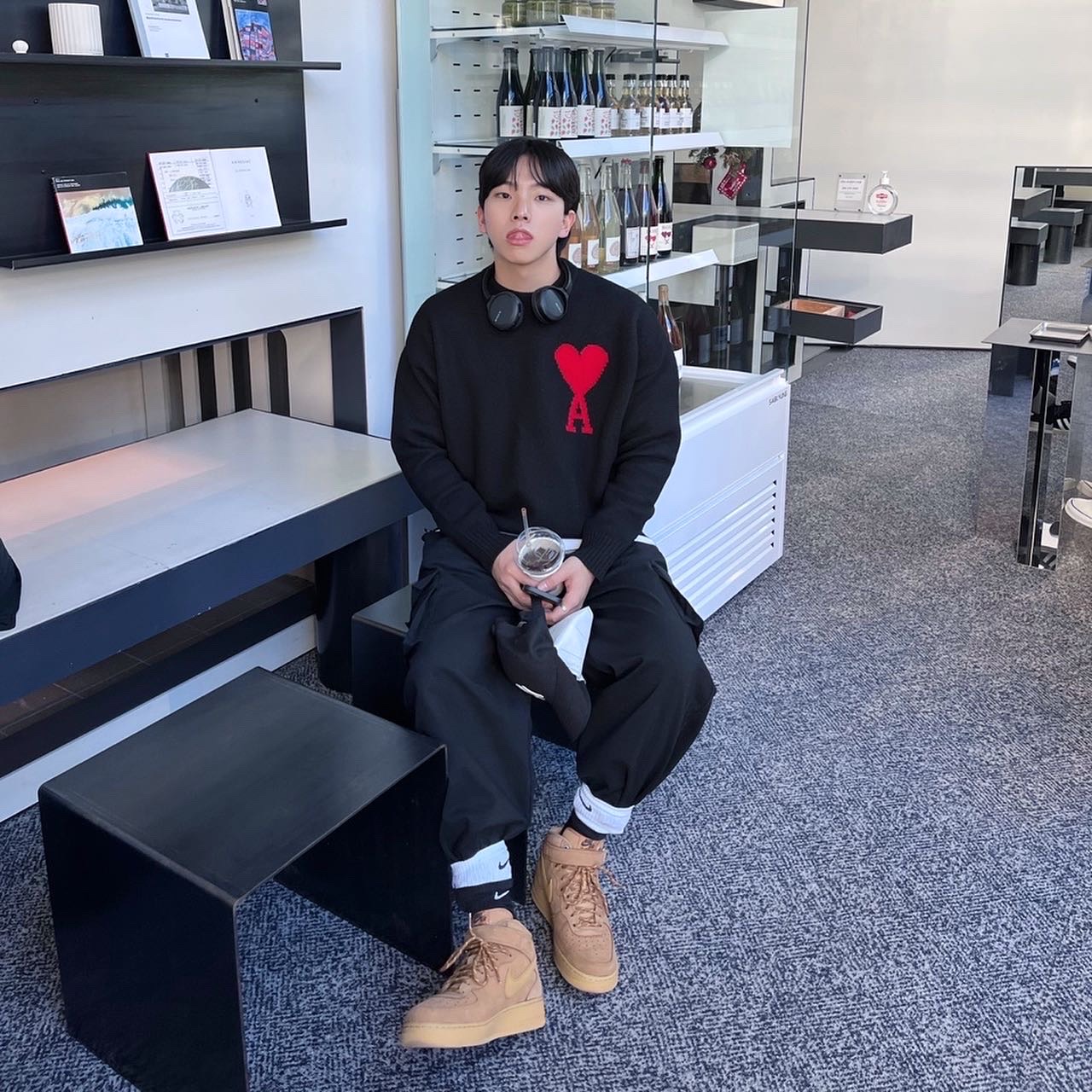 AMI de Coeur Oversize Sweater Black - 21FW, Nike Air Force 1 Mid '07 WB Flax 착용 스타일