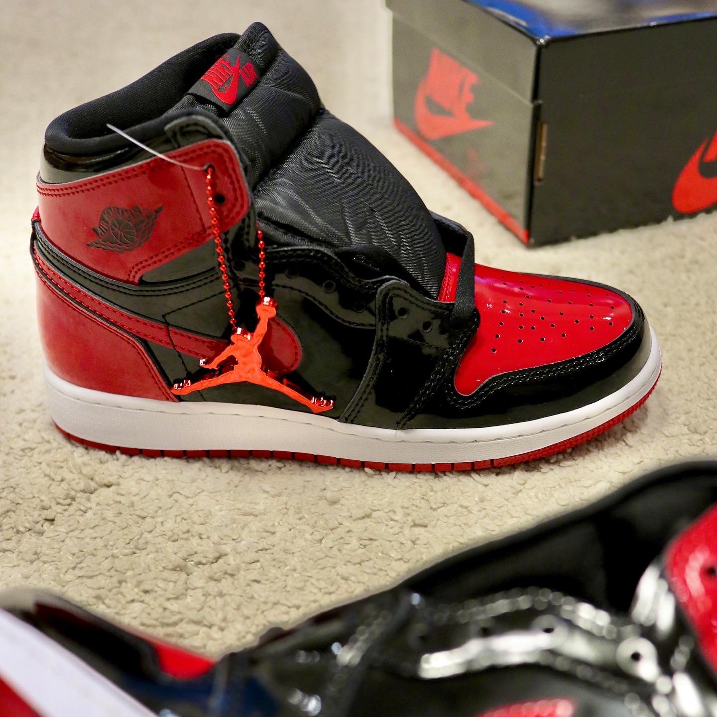 (GS) Jordan 1 Retro High OG Patent Bred 착용 스타일 - 1