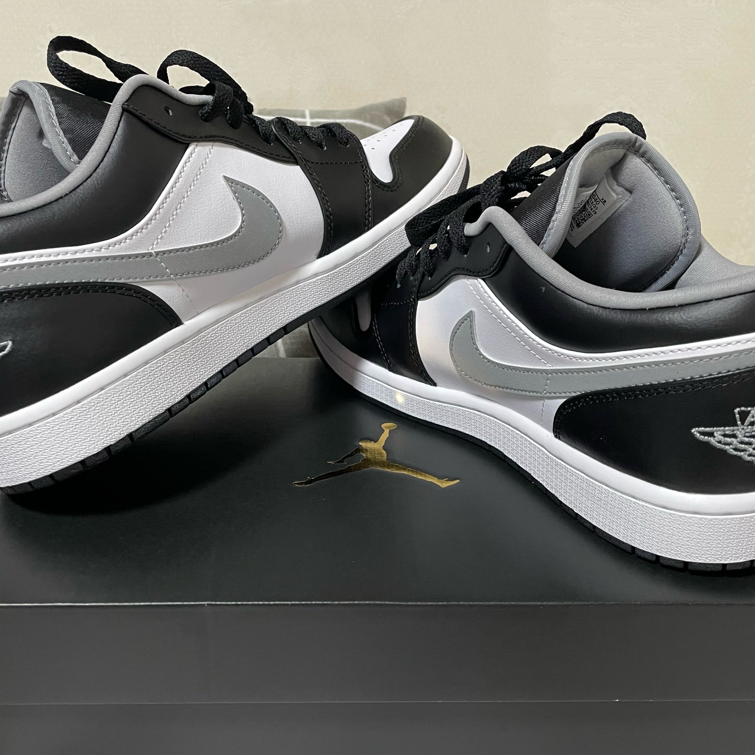 Jordan 1 Low Black Particle Grey 착용 스타일