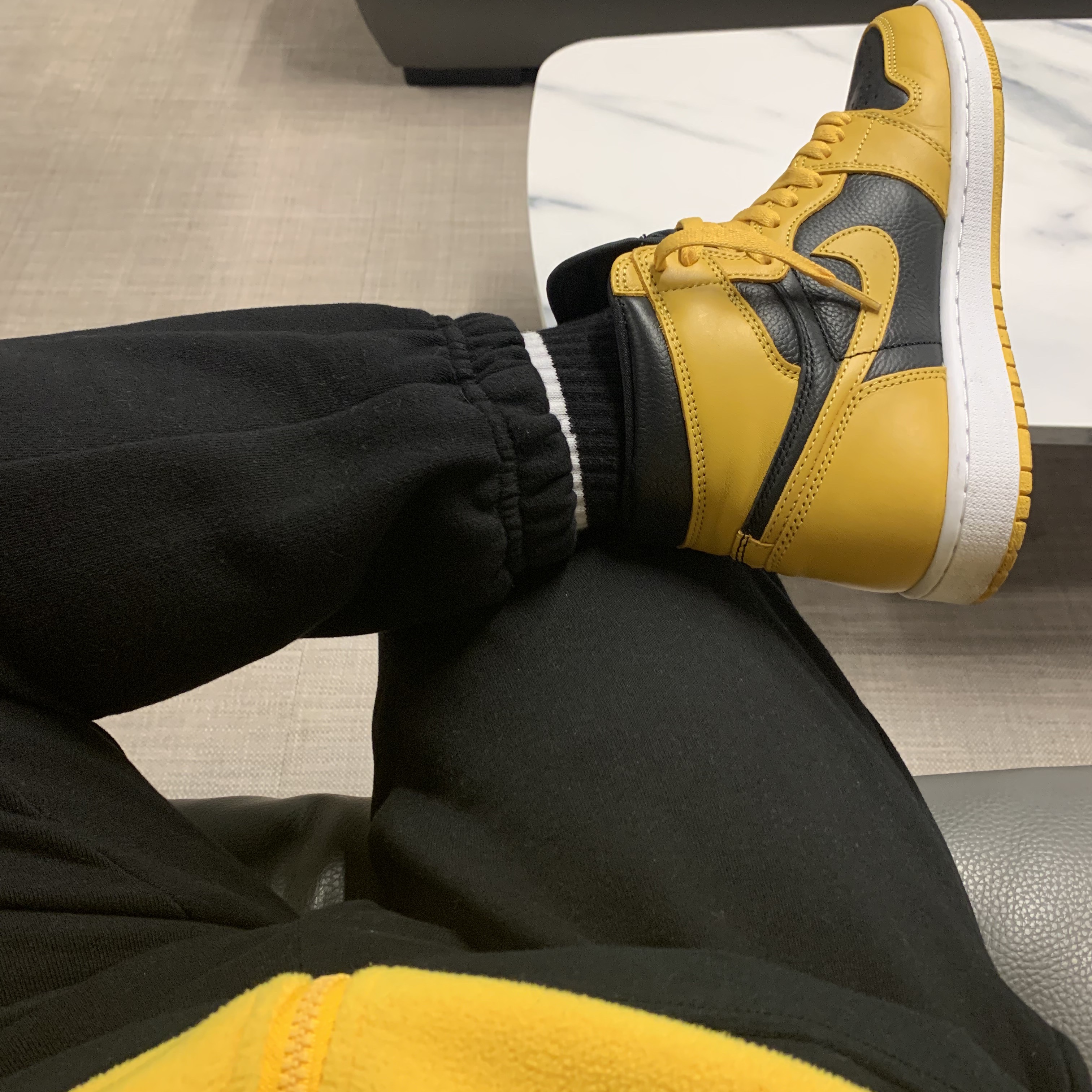Jordan 1 Retro High OG Pollen 착용 스타일