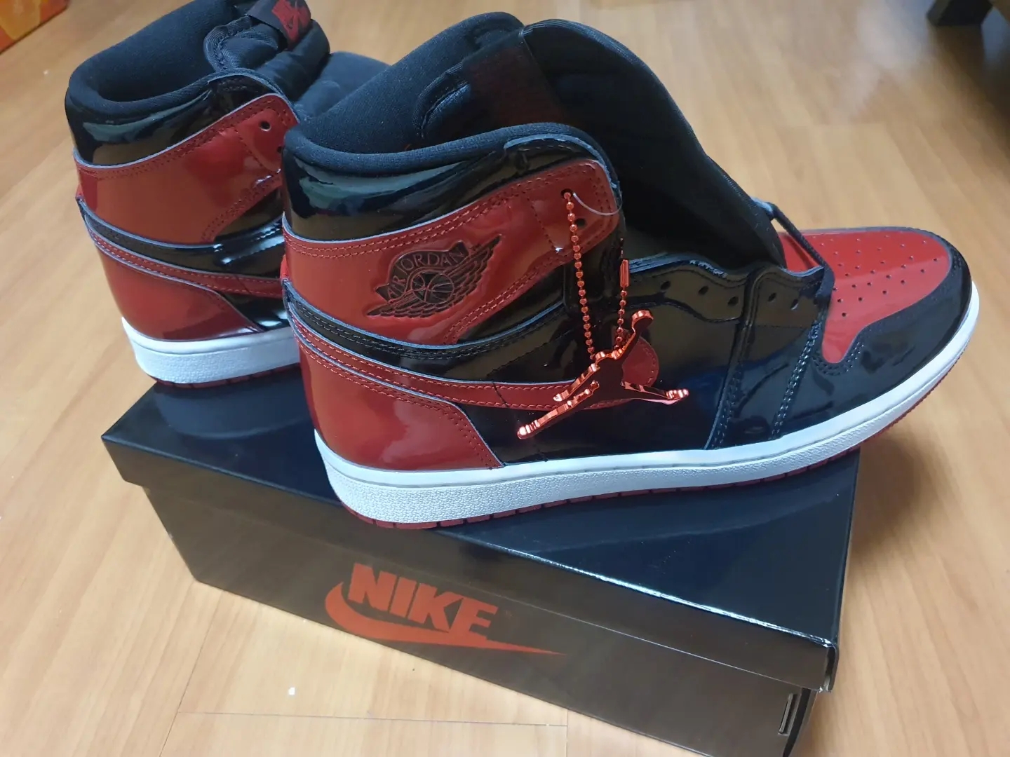 Jordan 1 Retro High OG Patent Bred 착용 스타일 - 2