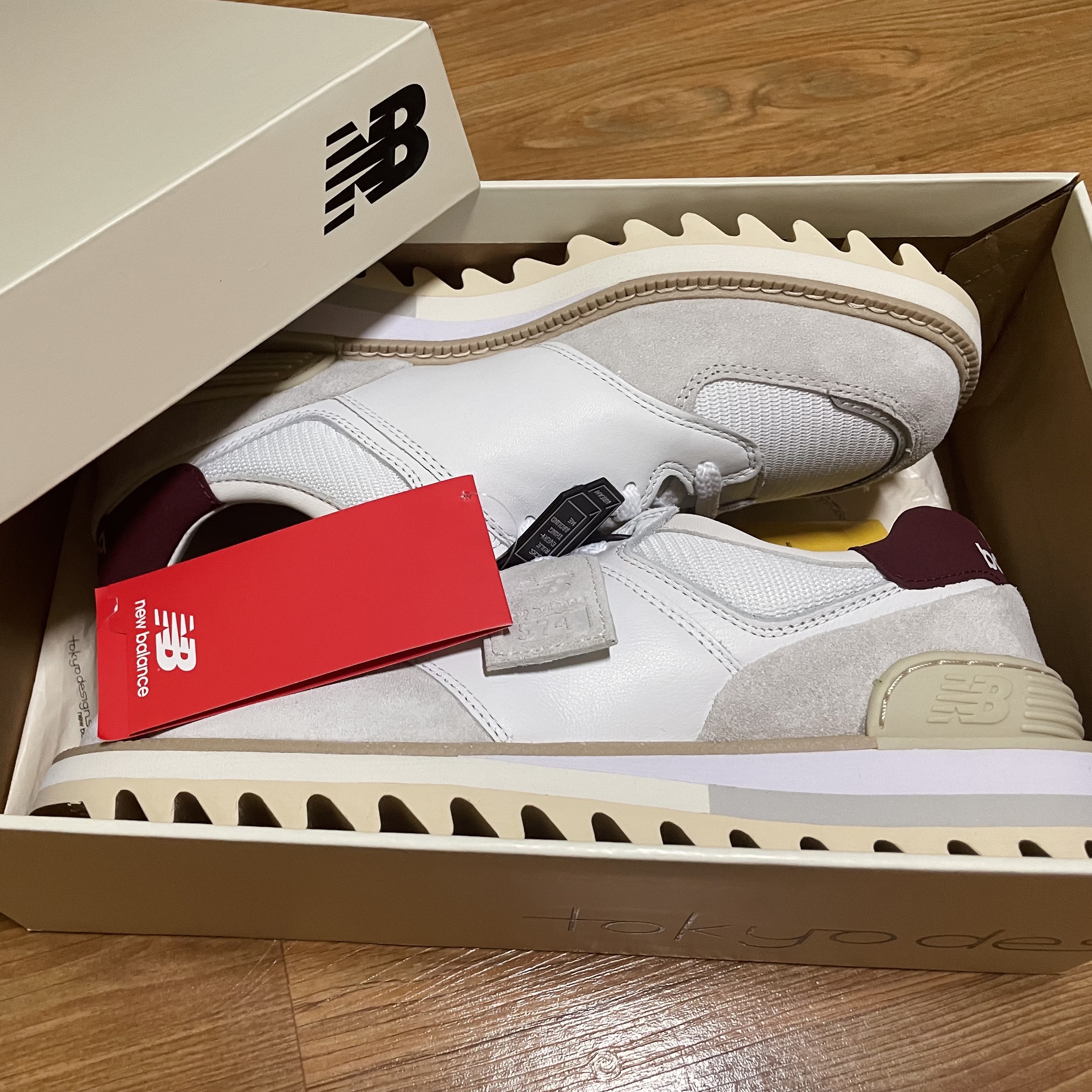 New Balance x Tokyo Design Studio 574 White Burgundy 착용 스타일