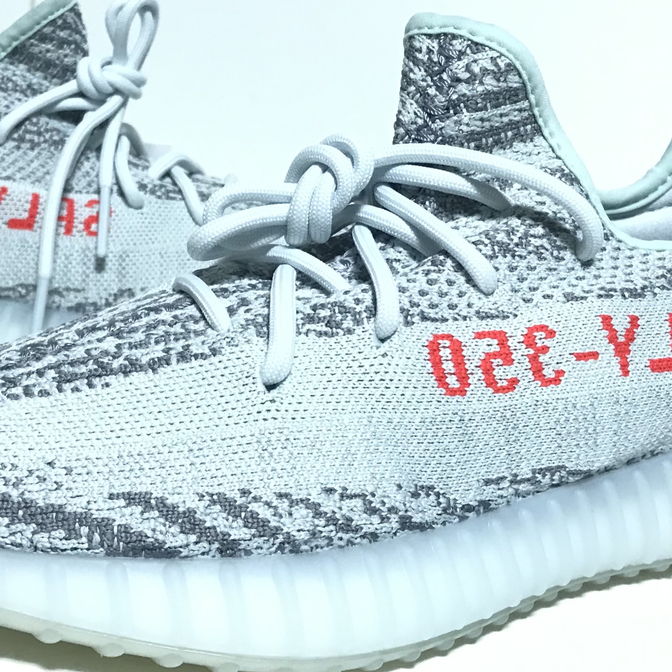 Adidas Yeezy Boost 350 V2 Blue Tint 2017 착용 스타일