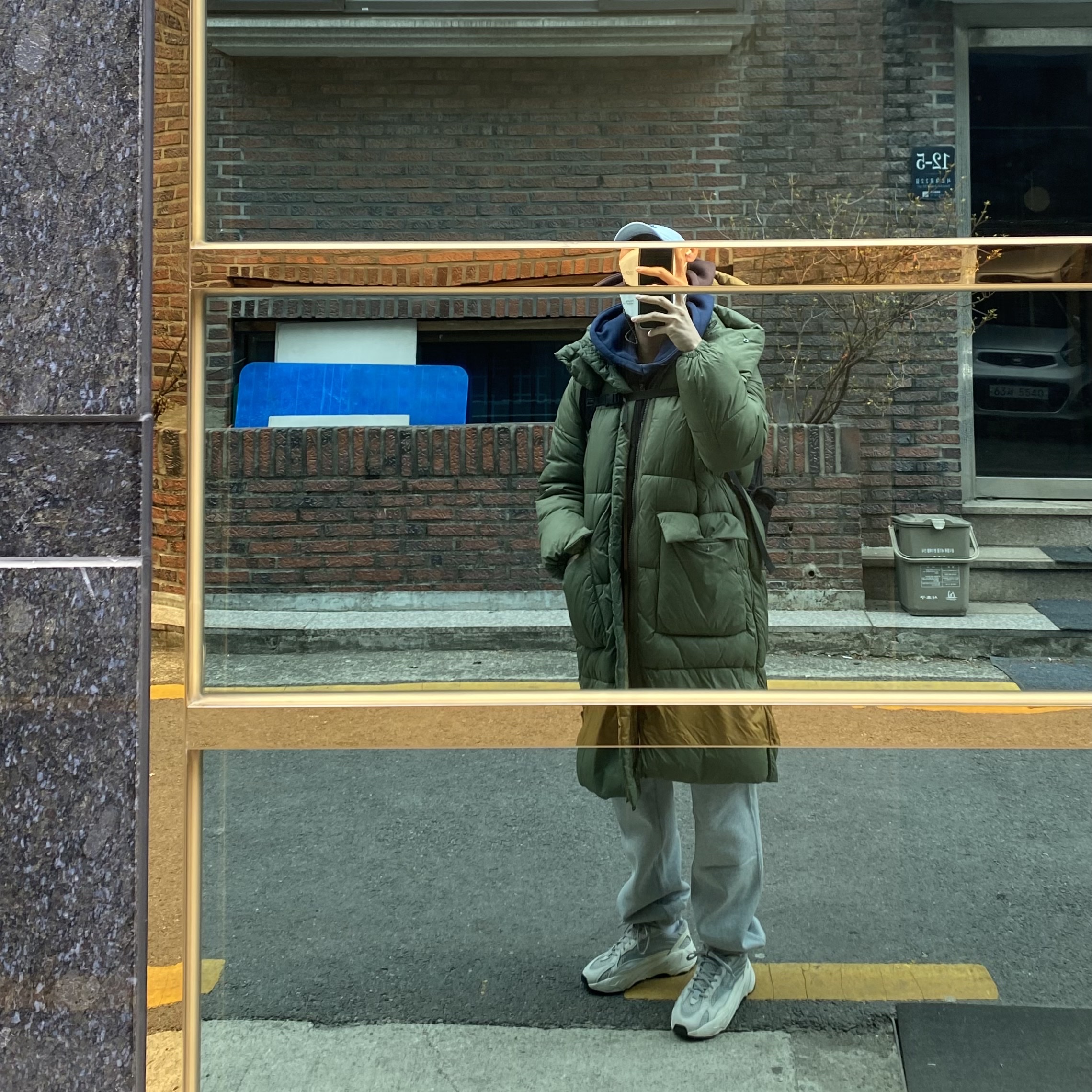 Adidas Yeezy Boost 700 V2 Static 2018, Nike NRG Solo Swoosh Fleece Pants Dark Grey Heather - US/EU 착용 스타일