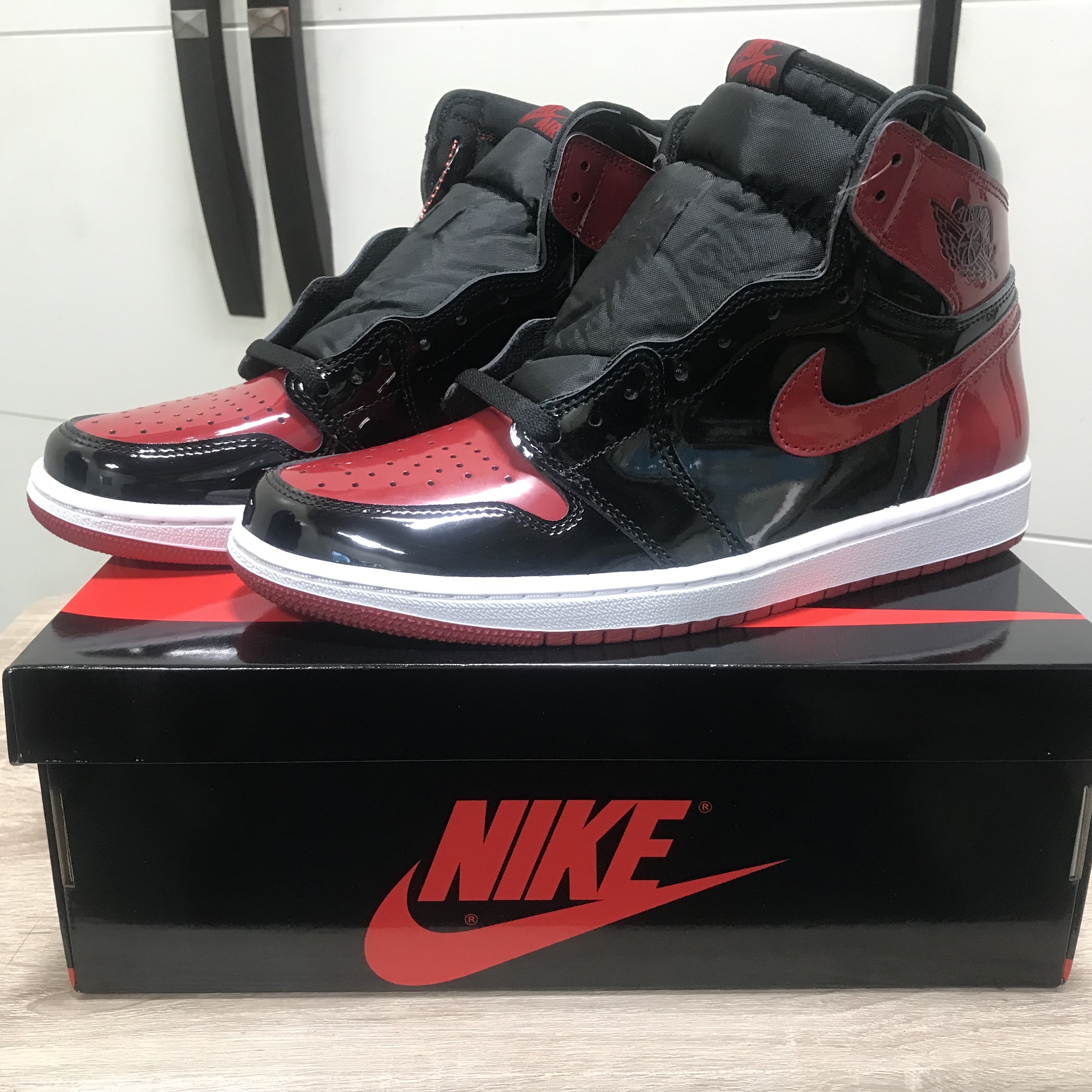 Jordan 1 Retro High OG Patent Bred 착용 스타일 - 2
