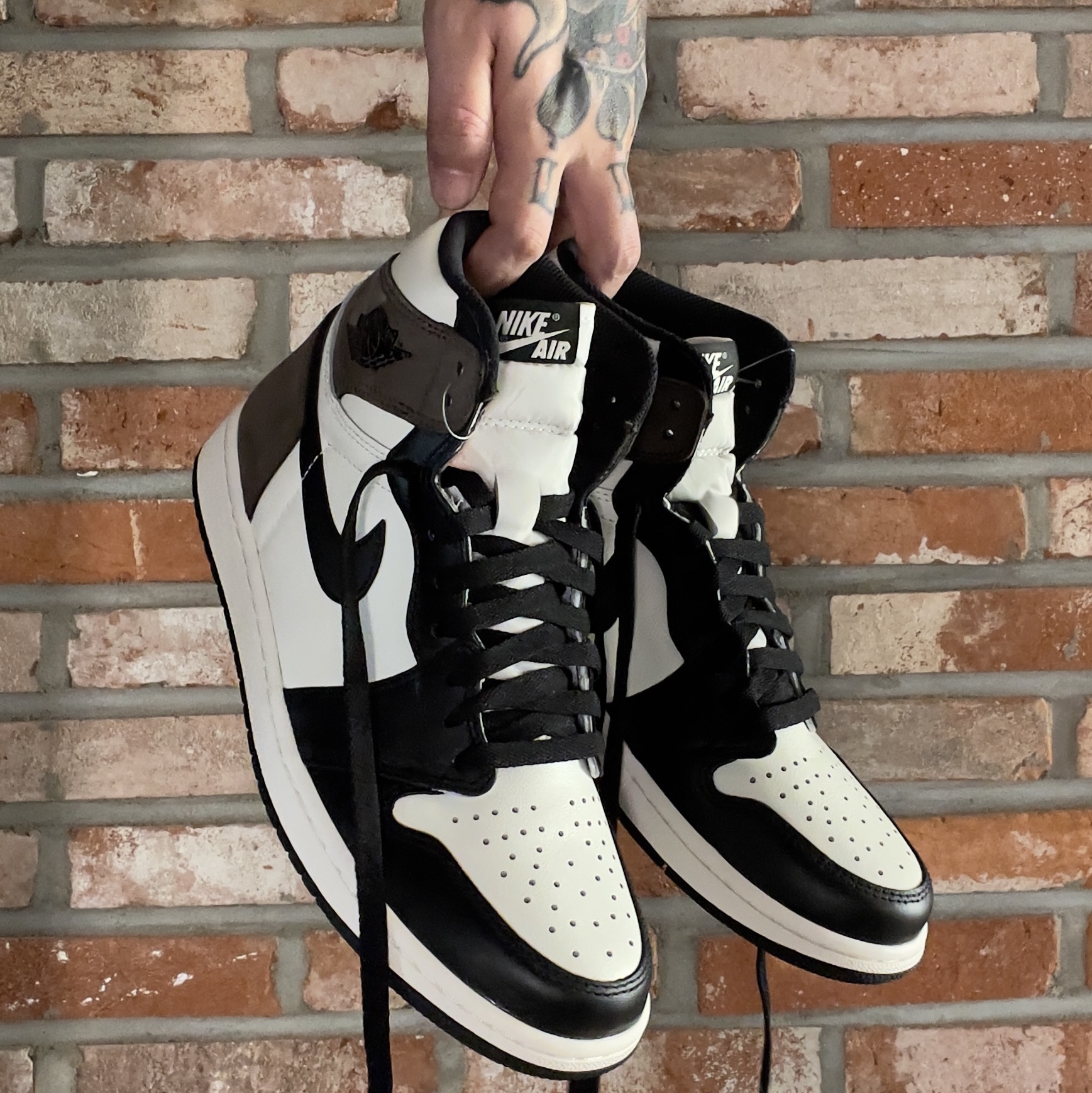 Jordan 1 Retro High OG Black Mocha 착용 스타일