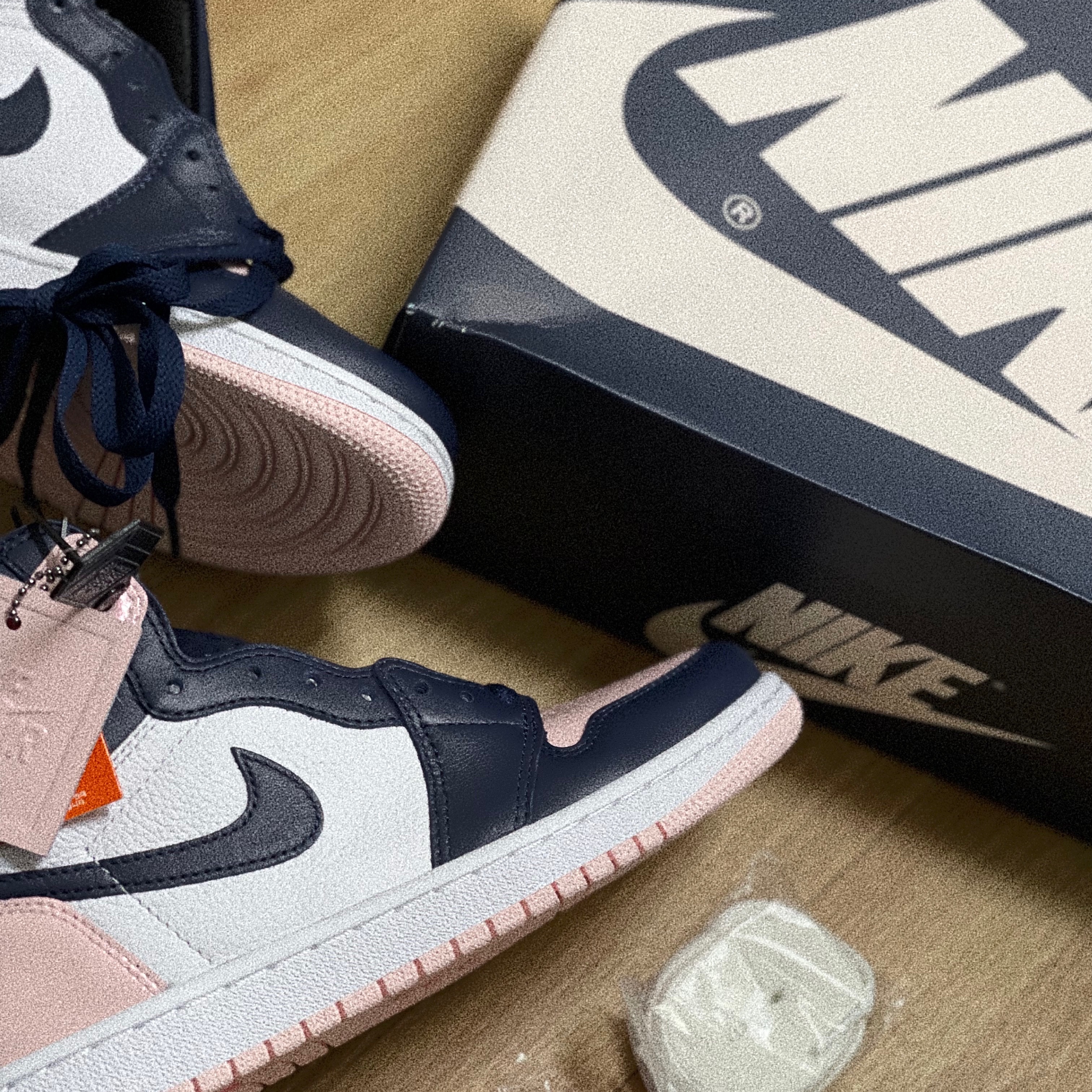 (W) Jordan 1 Retro High OG Atmosphere 착용 스타일 - 1