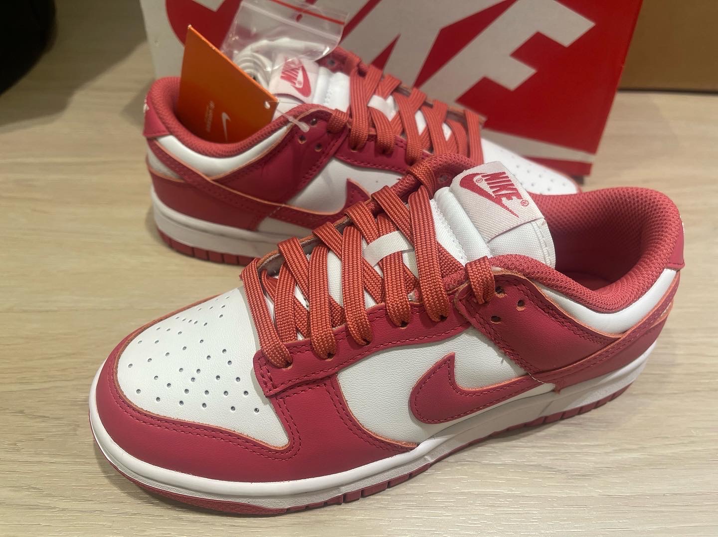 (W) Nike Dunk Low Archeo Pink 착용 스타일 - 2