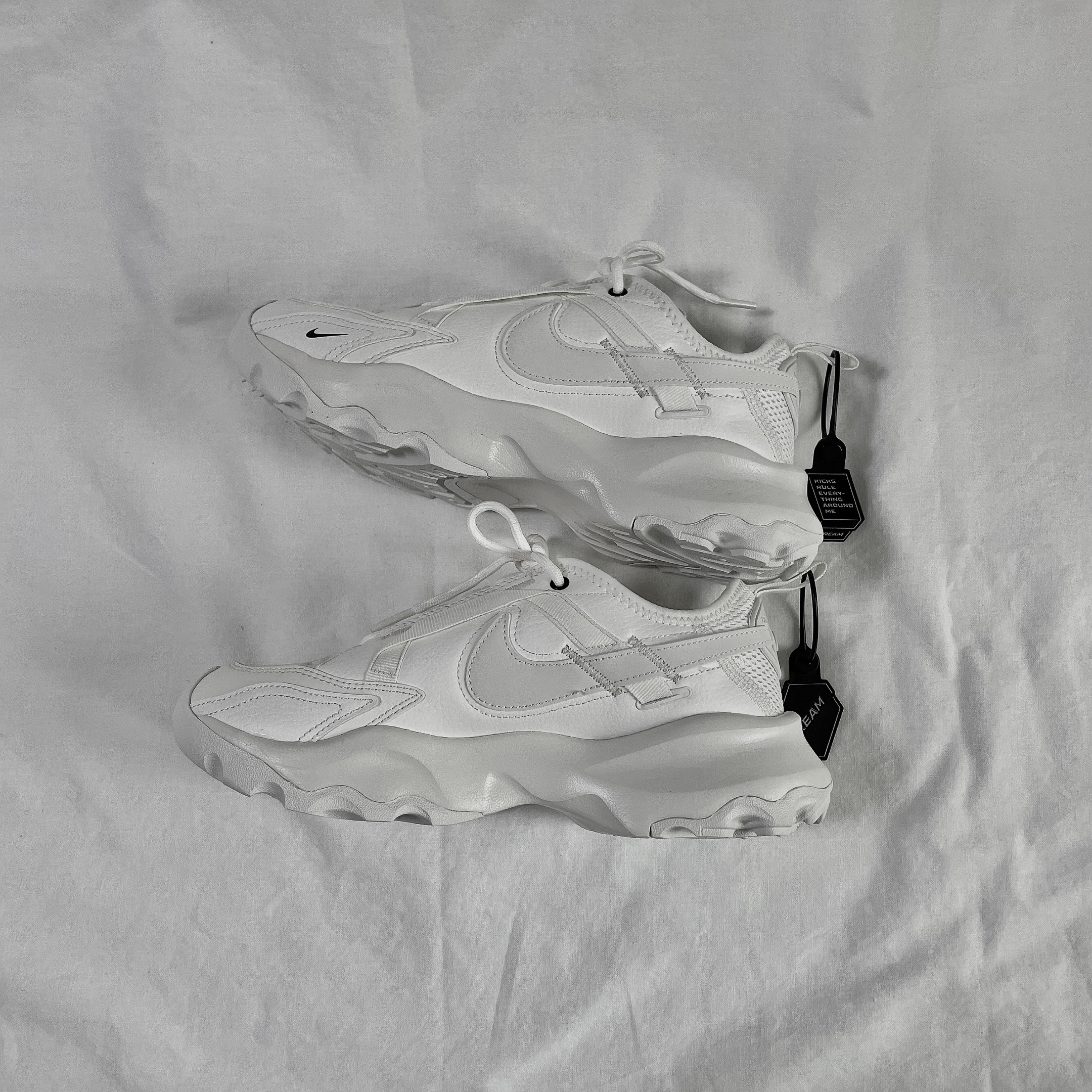 (W) Nike TC 7900 Summit White 착용 스타일 - 2