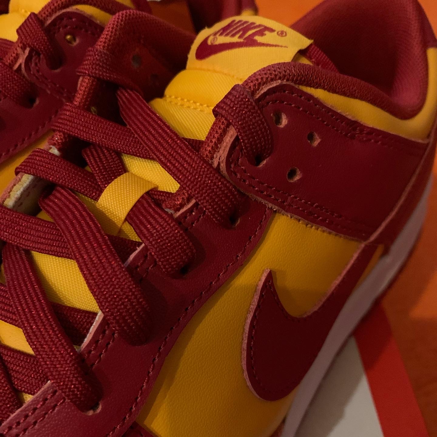 Nike Dunk Low Retro Championship Gold 착용 스타일 - 1