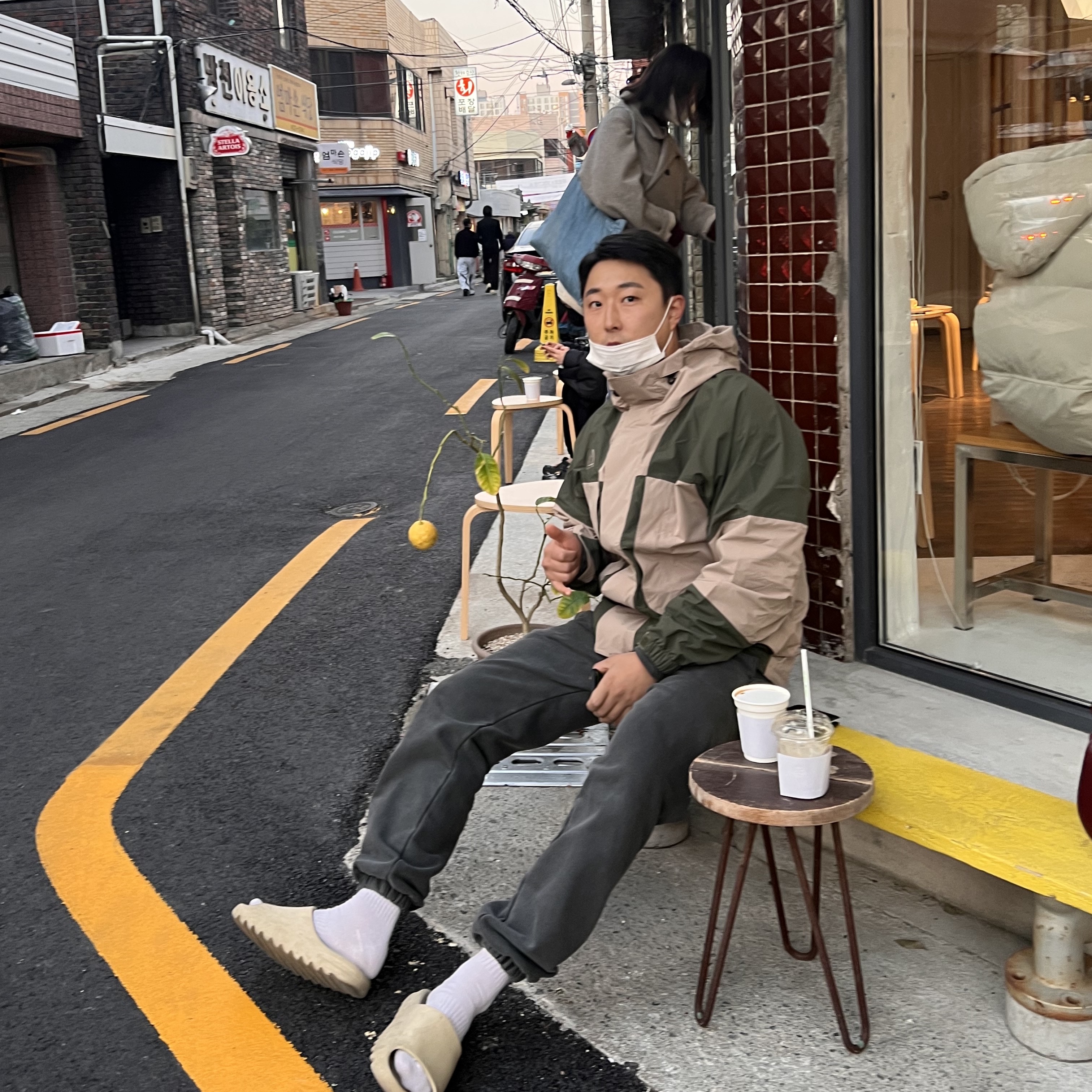 Nike ACG Gore-Tex Jacket Cargo Khaki - US/EU, Adidas Yeezy Slide Bone 착용 스타일