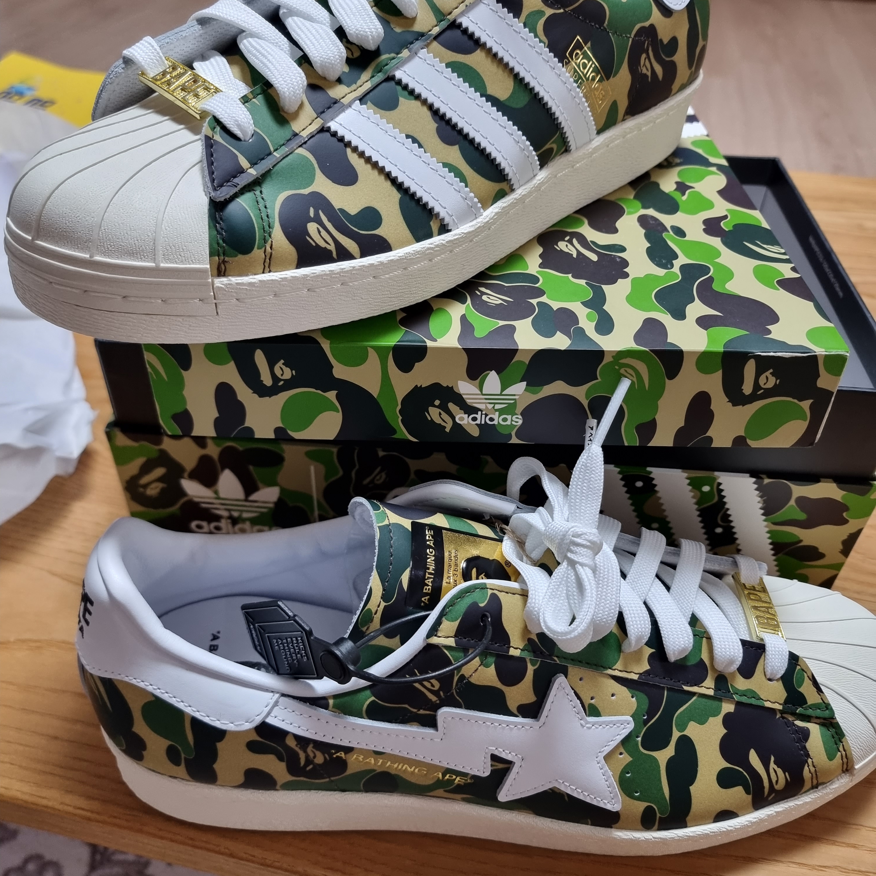 Adidas x BAPE Superstar 80s Green Camo 착용 스타일 - 1