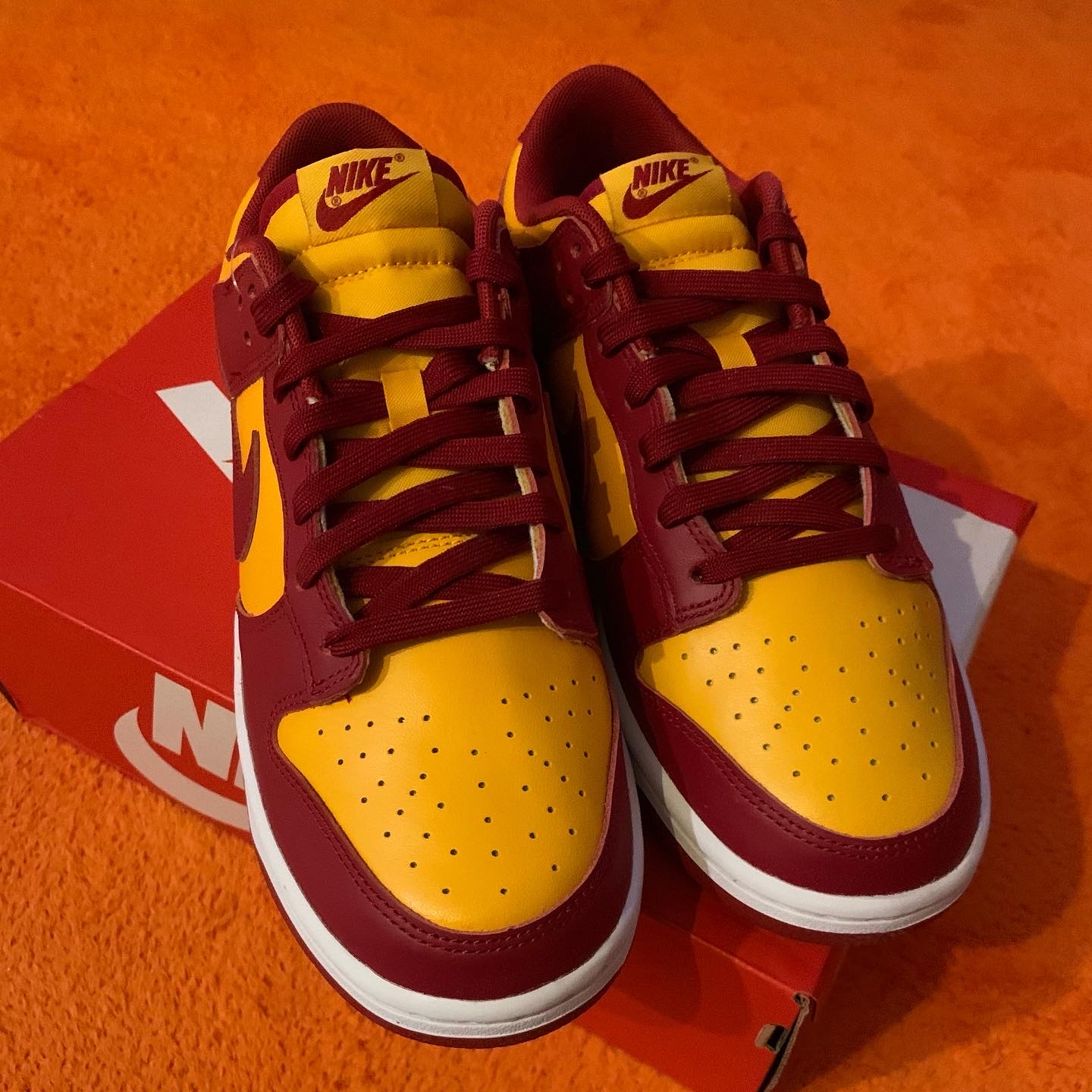 Nike Dunk Low Retro Championship Gold 착용 스타일 - 3