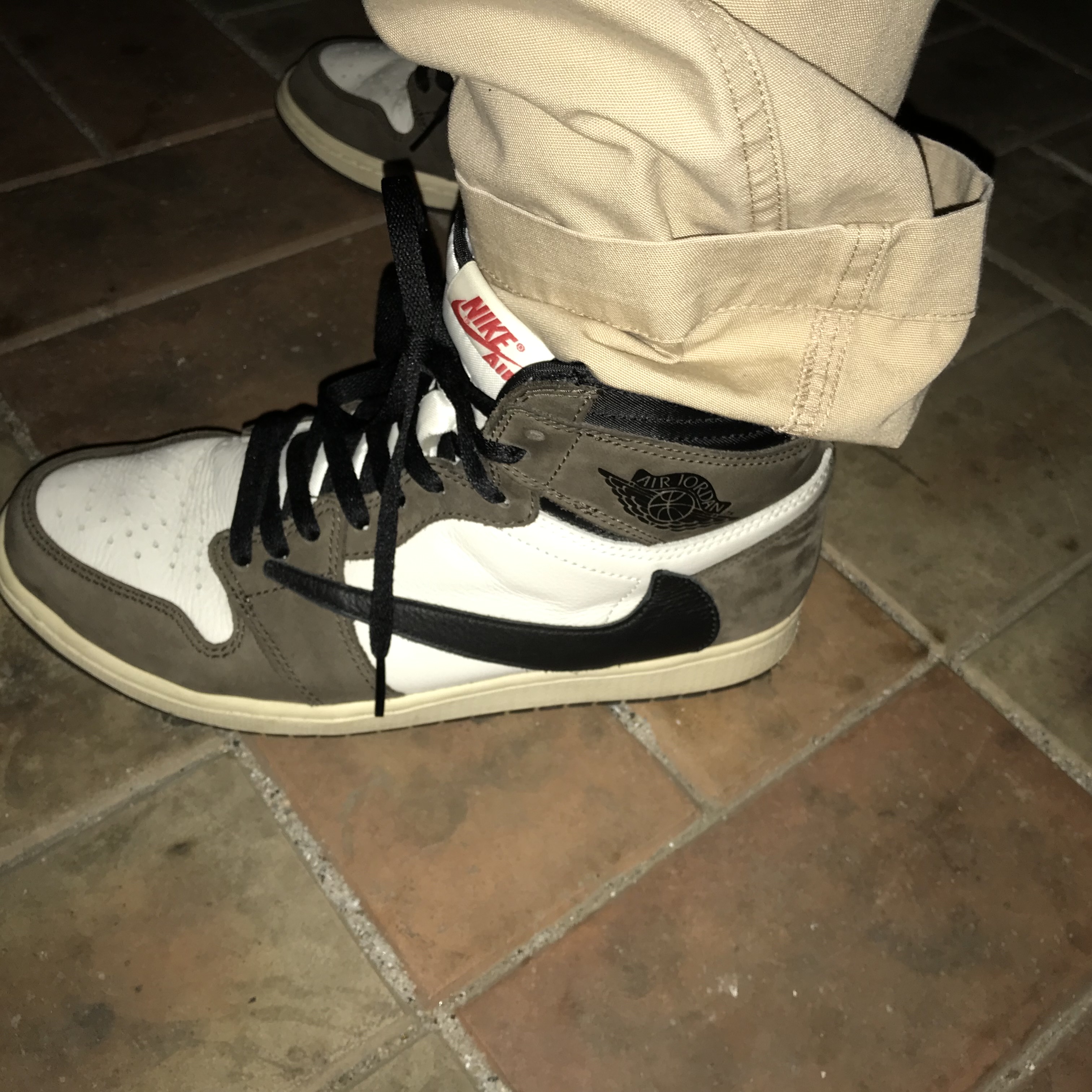 Jordan 1 x Travis Scott Retro High OG SP Mocha 착용 스타일