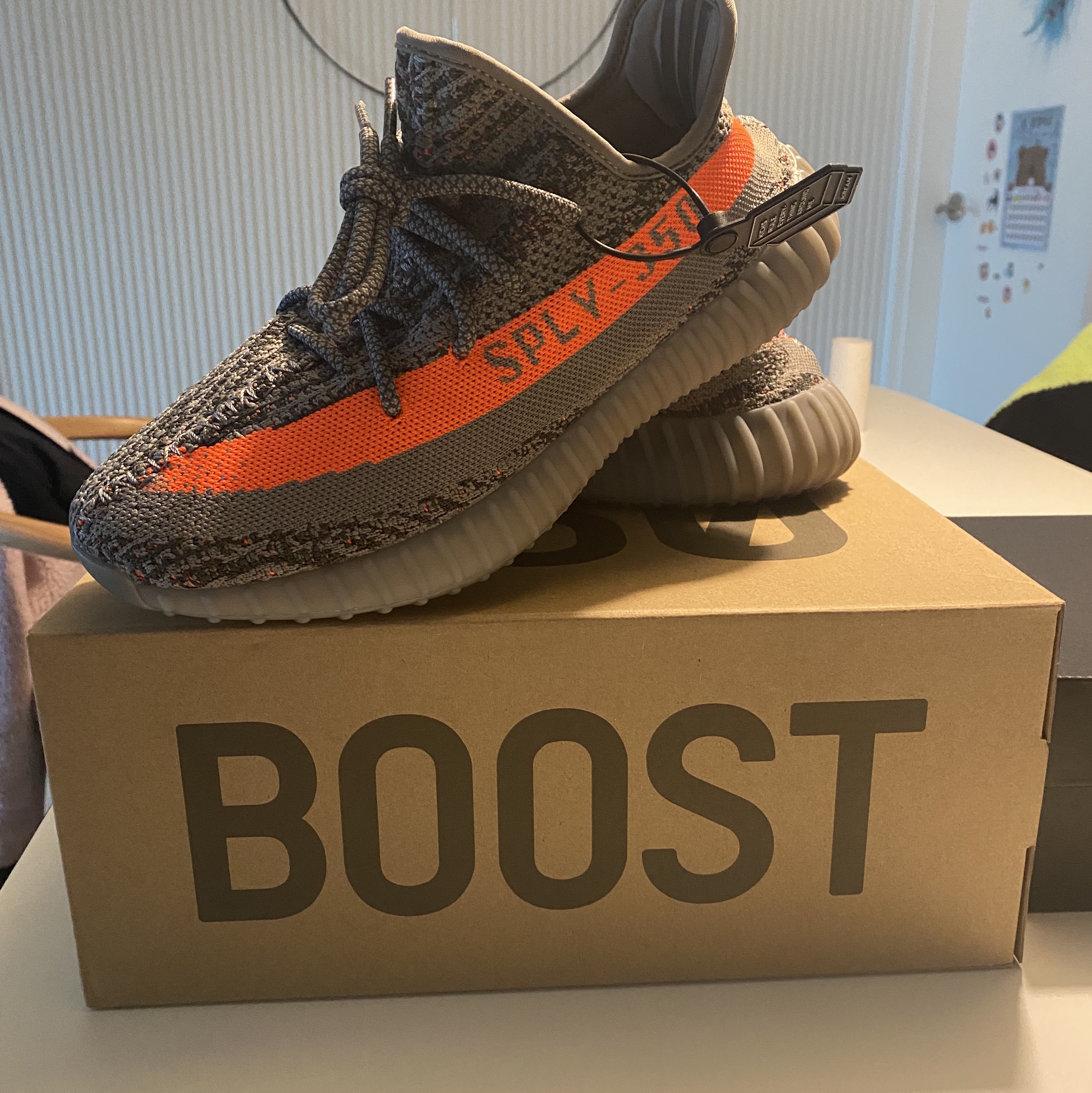 Adidas Yeezy Boost 350 V2 Beluga - Reflective, (PS) Jordan 1 Retro High OG Patent Bred 착용 스타일 - 2