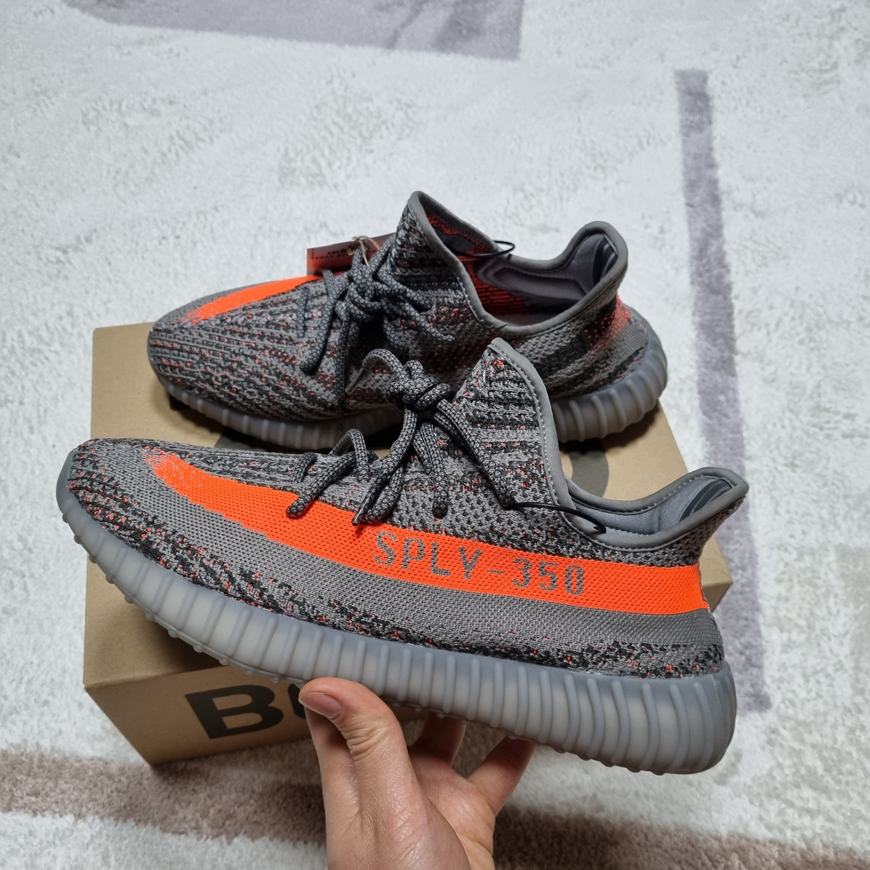 Adidas Yeezy Boost 350 V2 Beluga - Reflective 착용 스타일 - 1