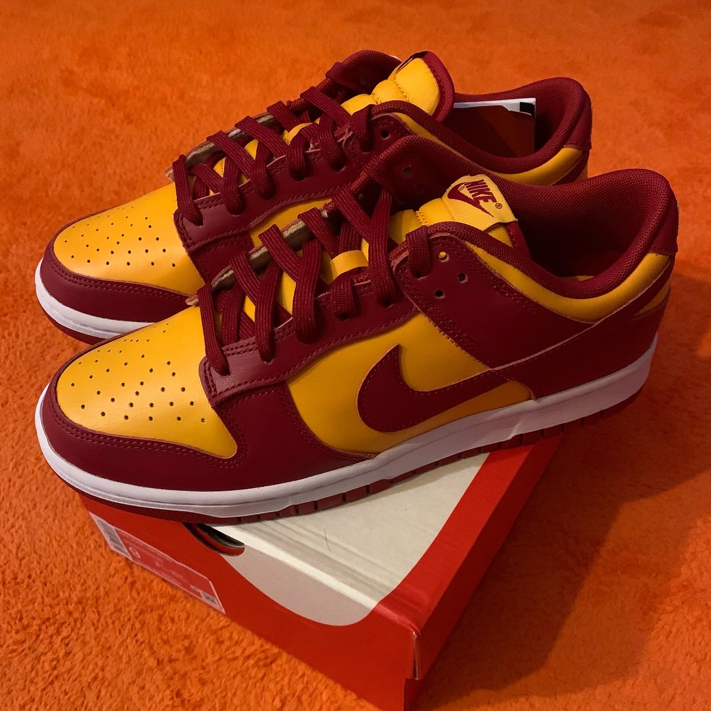 Nike Dunk Low Retro Championship Gold 착용 스타일 - 2