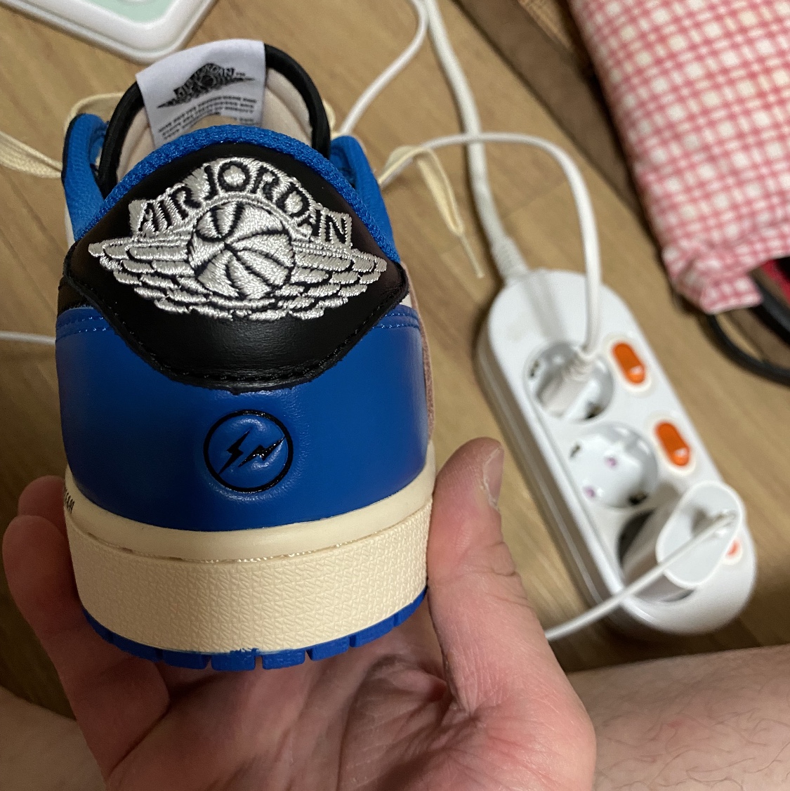 Jordan 1 x Travis Scott x Fragment Retro Low OG SP Military Blue 착용 스타일 - 2