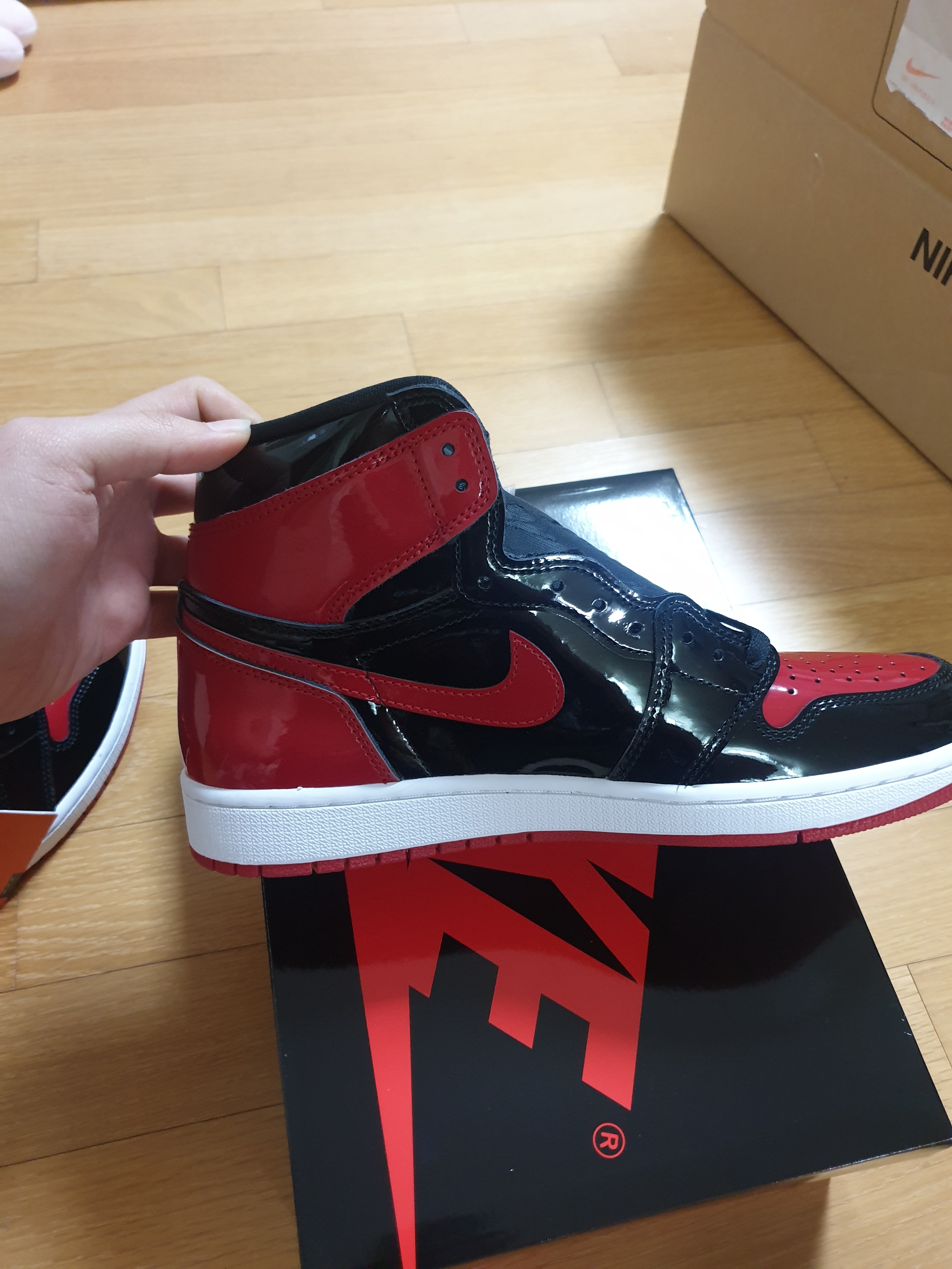 Jordan 1 Retro High OG Patent Bred 착용 스타일 - 2