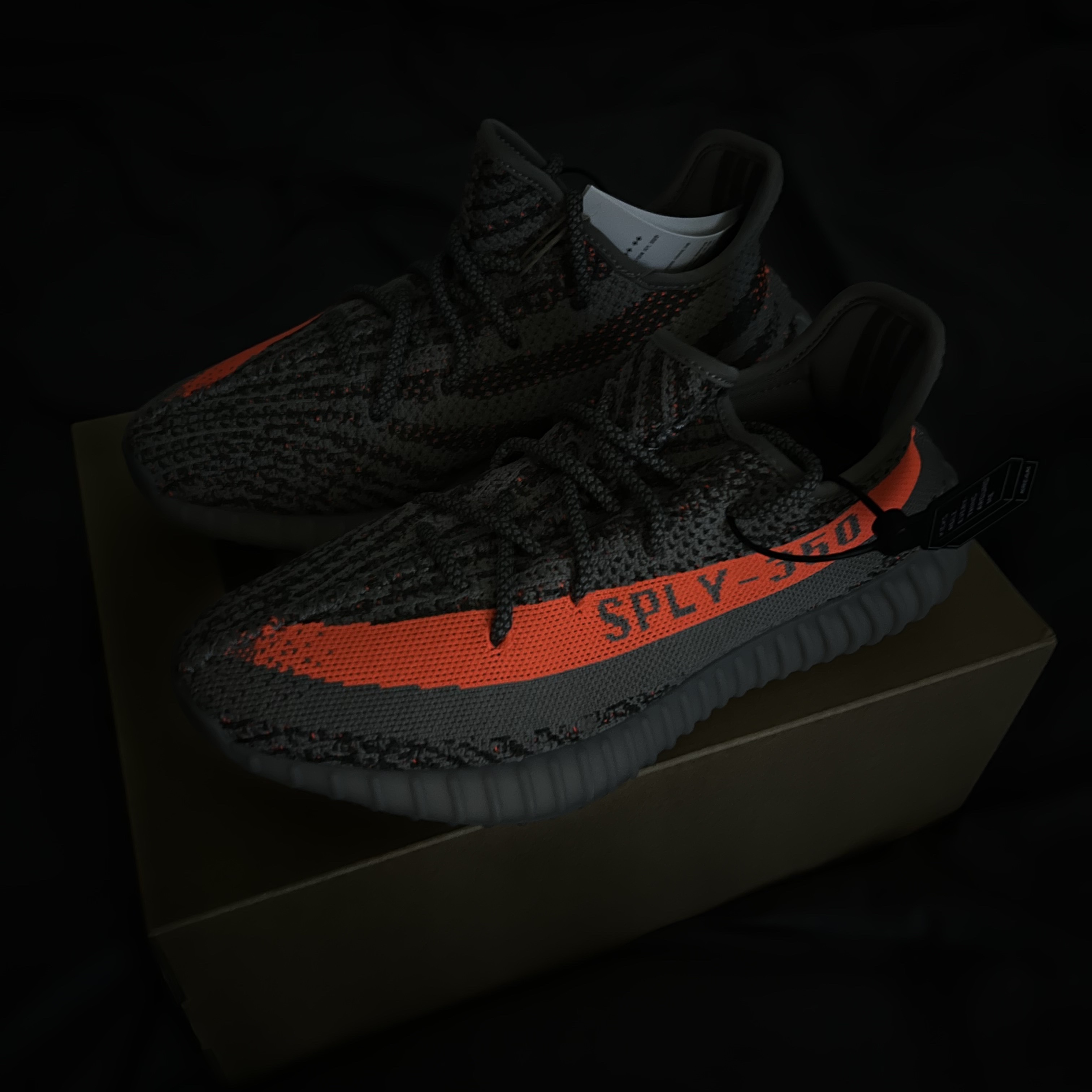 Adidas Yeezy Boost 350 V2 Beluga - Reflective 착용 스타일 - 3