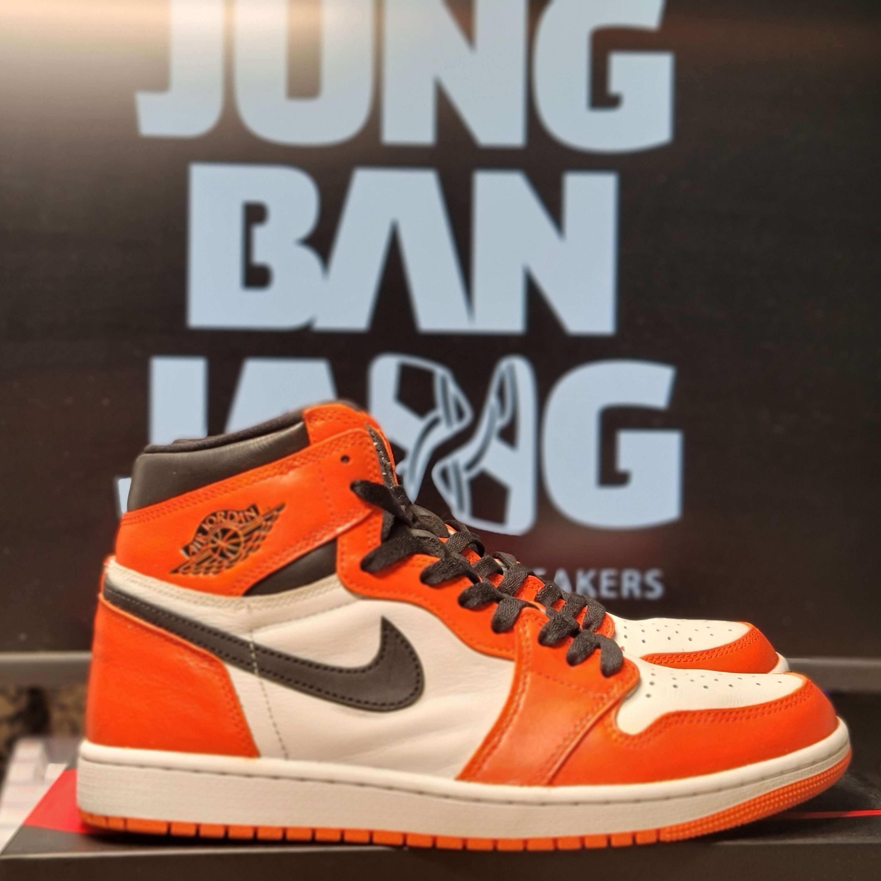 Jordan 1 Retro High OG Electro Orange 착용 스타일 - 1