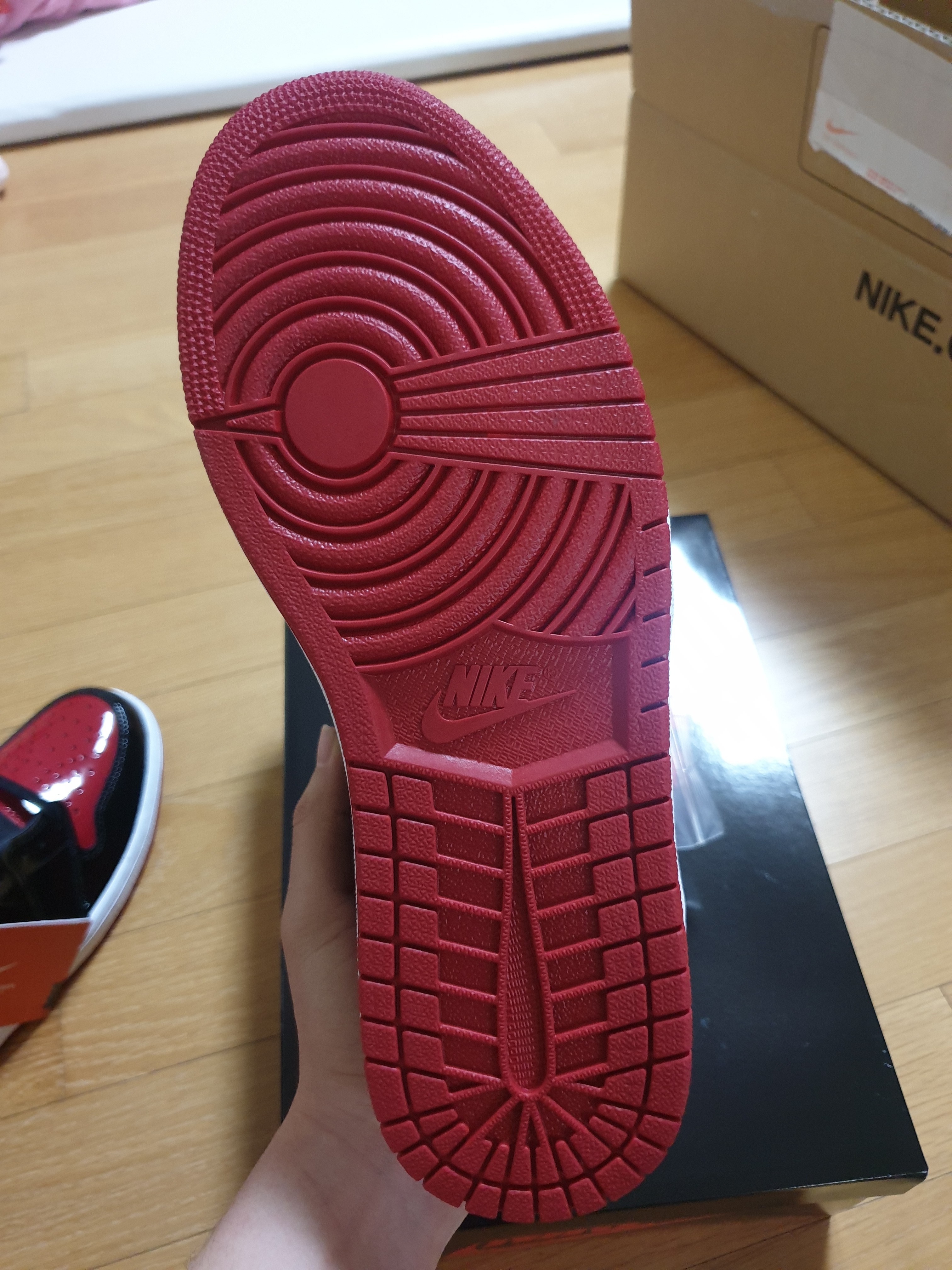 Jordan 1 Retro High OG Patent Bred 착용 스타일 - 4