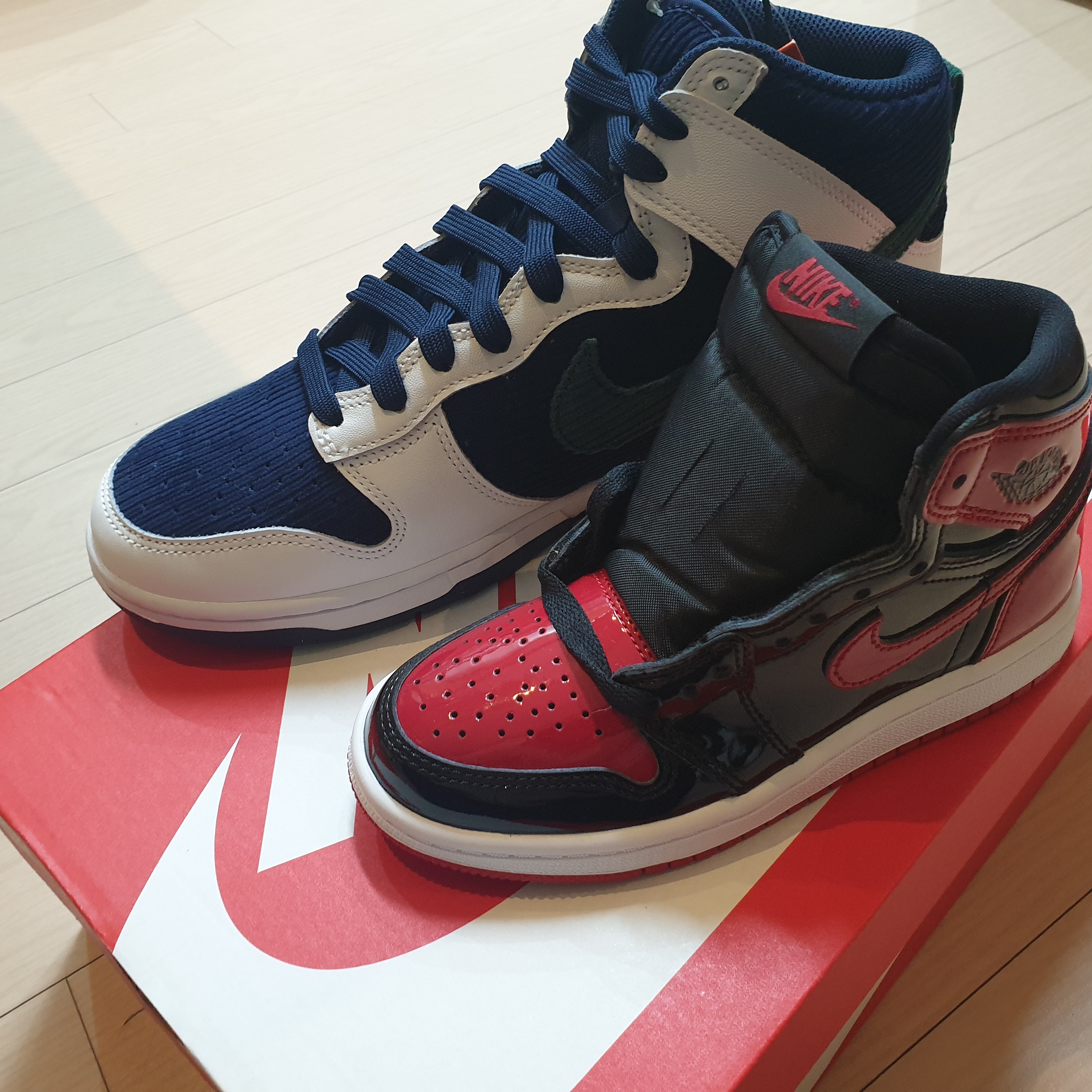 (PS) Jordan 1 Retro High OG Patent Bred, Nike Dunk High PRM EMB College Navy 착용 스타일 - 2
