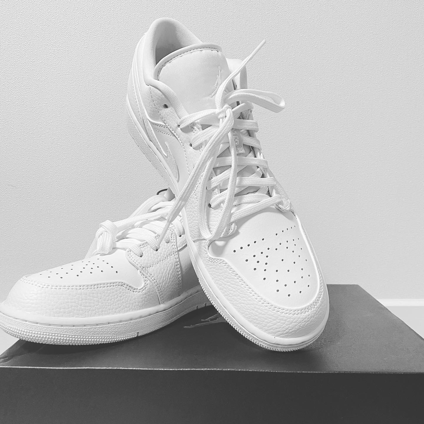 Jordan 1 Low Triple White Tumbled Leather 2020 착용 스타일 - 2