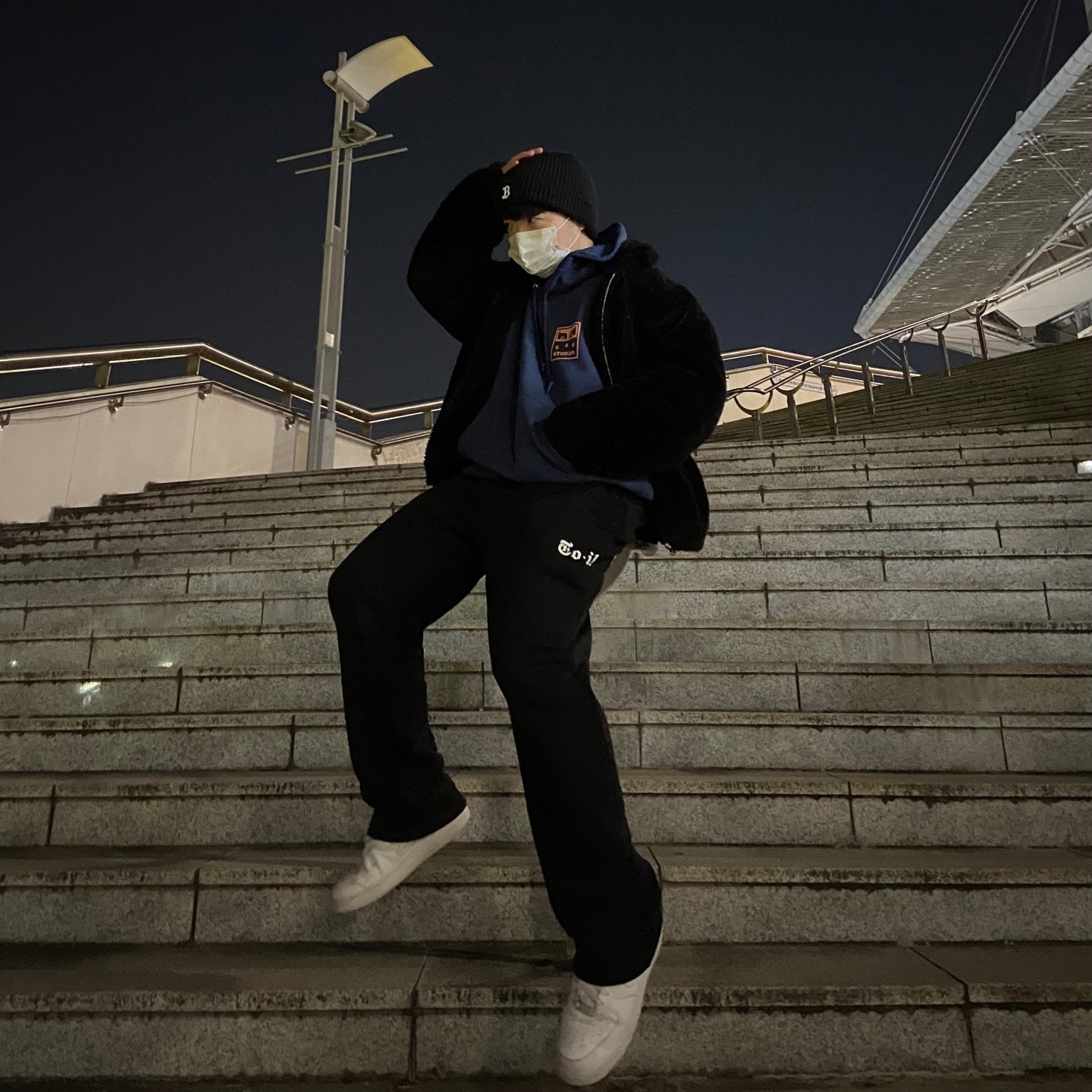 IAB Studio x Obey Eyes Icon Hoodie Oceana, Nike Air Force 1 '07 Low White 착용 스타일