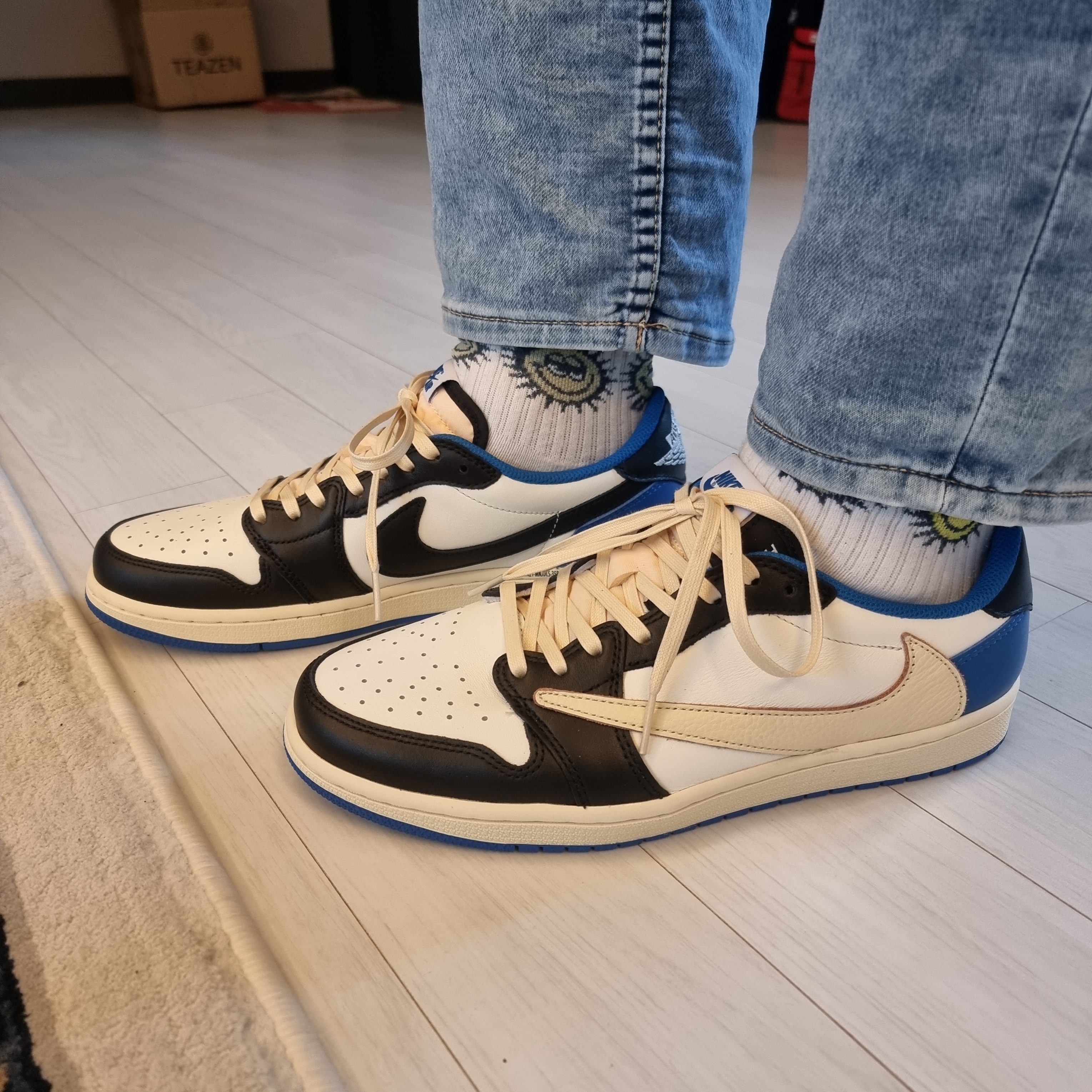 Jordan 1 x Travis Scott x Fragment Retro Low OG SP Military Blue 착용 스타일 - 4