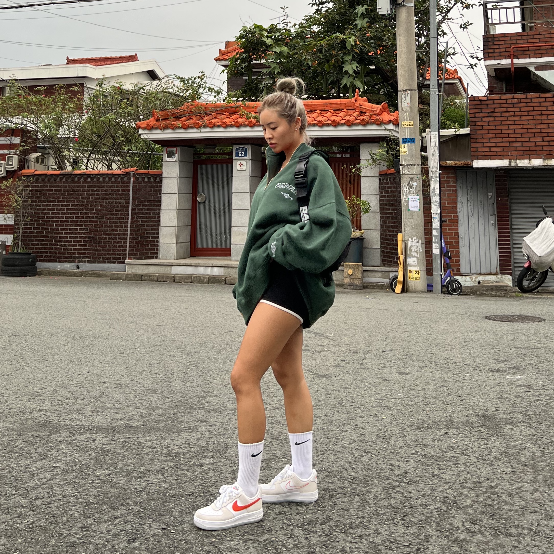 (W) Nike Air Force 1 '07 SE First Use Orange Sail 착용 스타일 - 1