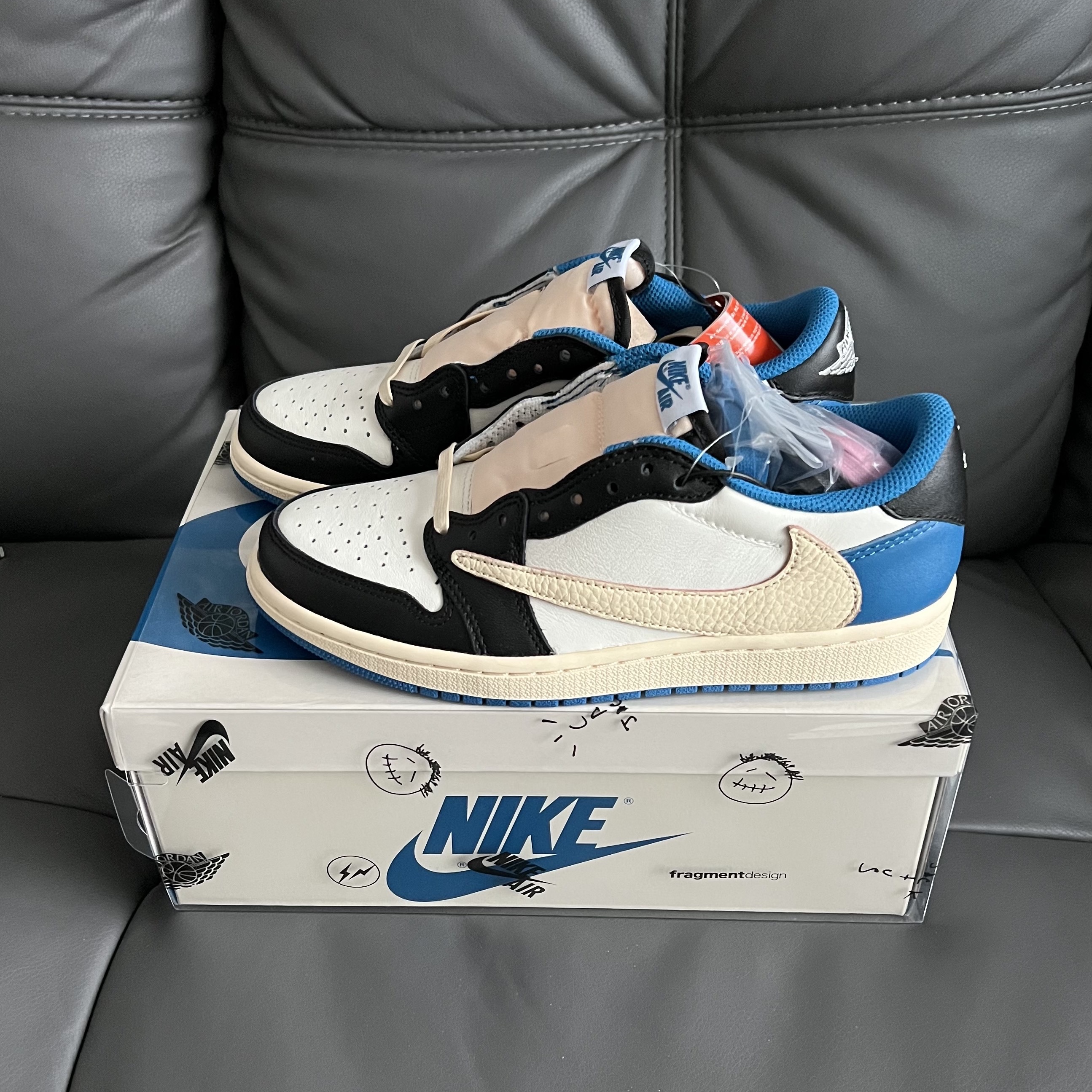 Jordan 1 x Travis Scott x Fragment Retro Low OG SP Military Blue 착용 스타일