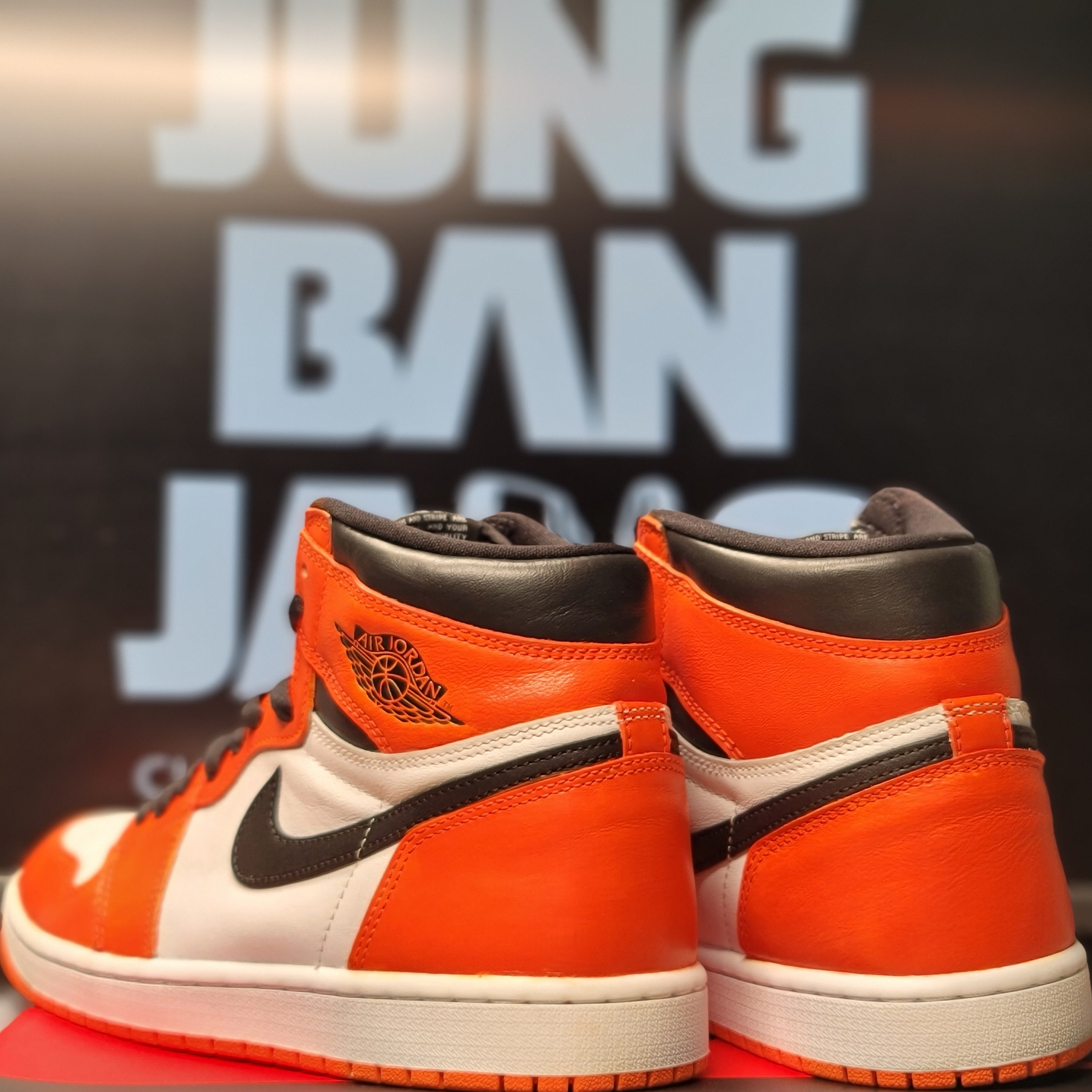 Jordan 1 Retro High OG Electro Orange 착용 스타일 - 4