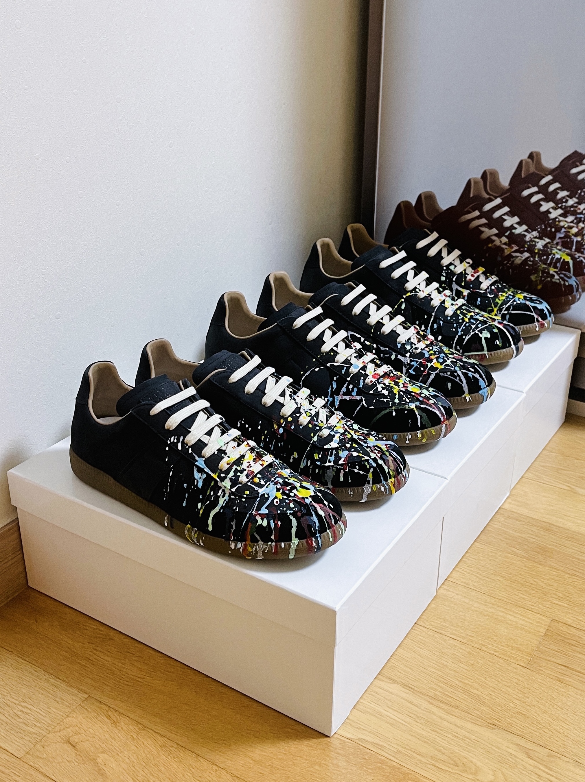 Maison Margiela Replica Paint Drop Sneakers, (W) Maison Margiela Replica Paint Drop Sneakers Grey 착용 스타일