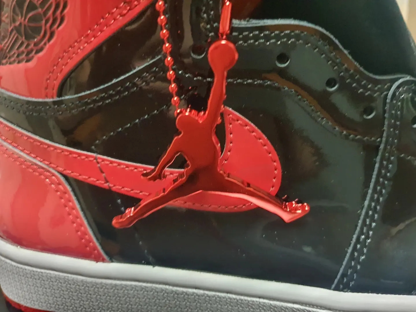 Jordan 1 Retro High OG Patent Bred 착용 스타일 - 3