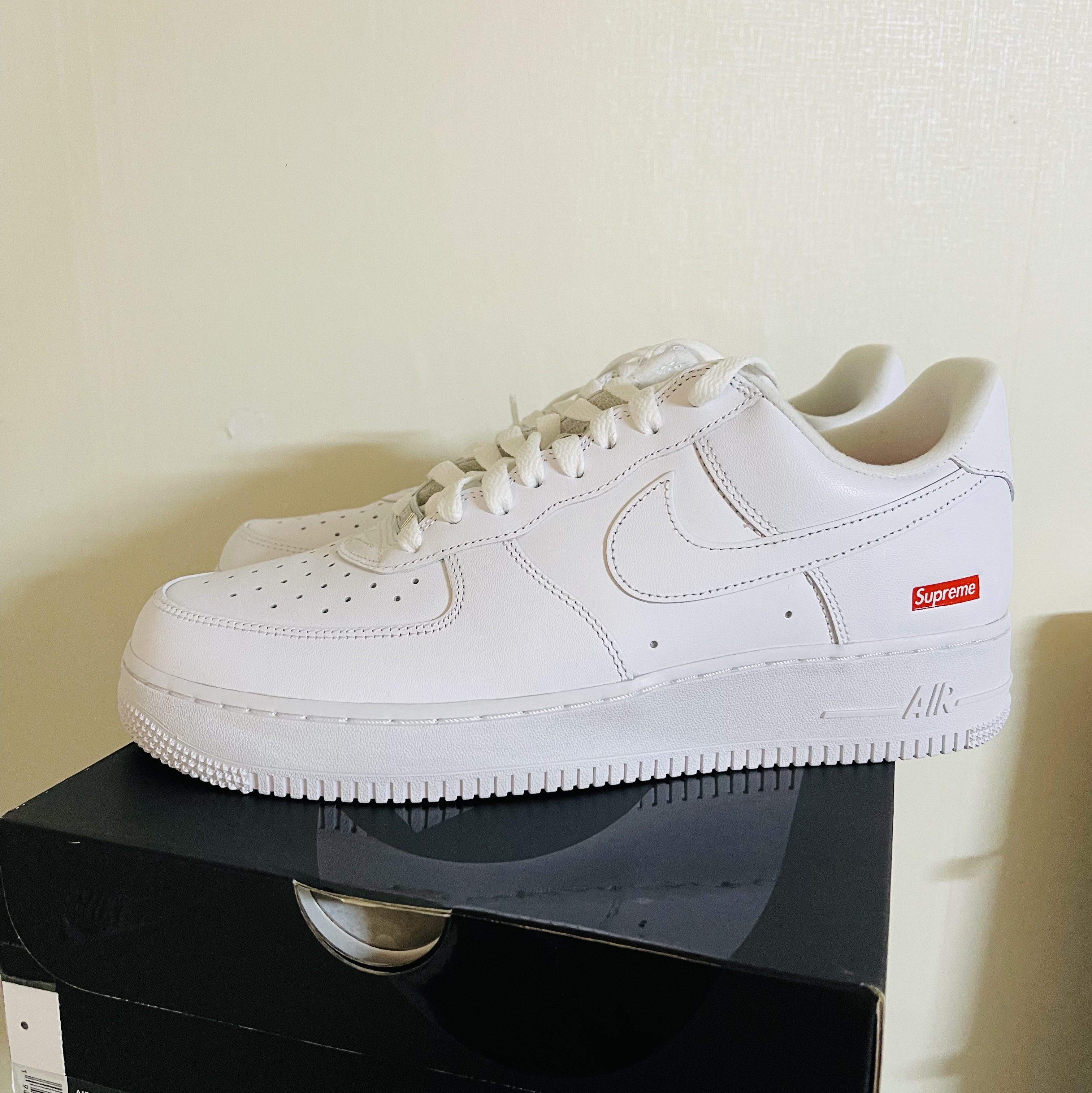 Nike x Supreme Air Force 1 Low White 착용 스타일
