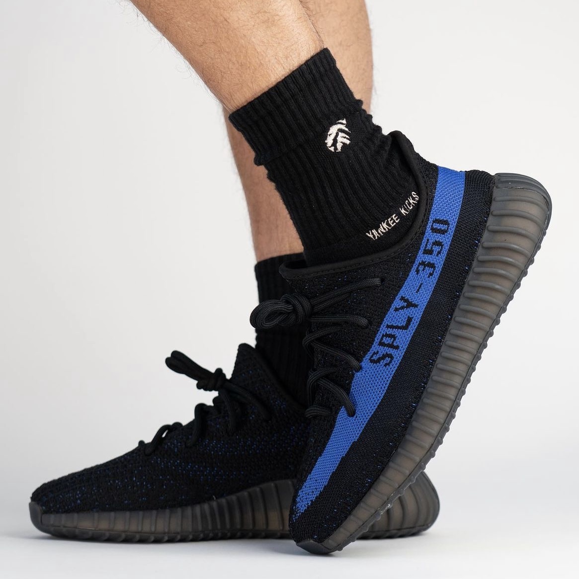 Adidas Yeezy Boost 350 V2 Dazzling Blue, (Kids) Adidas Yeezy Boost 350 V2 Dazzling Blue 착용 스타일 - 2