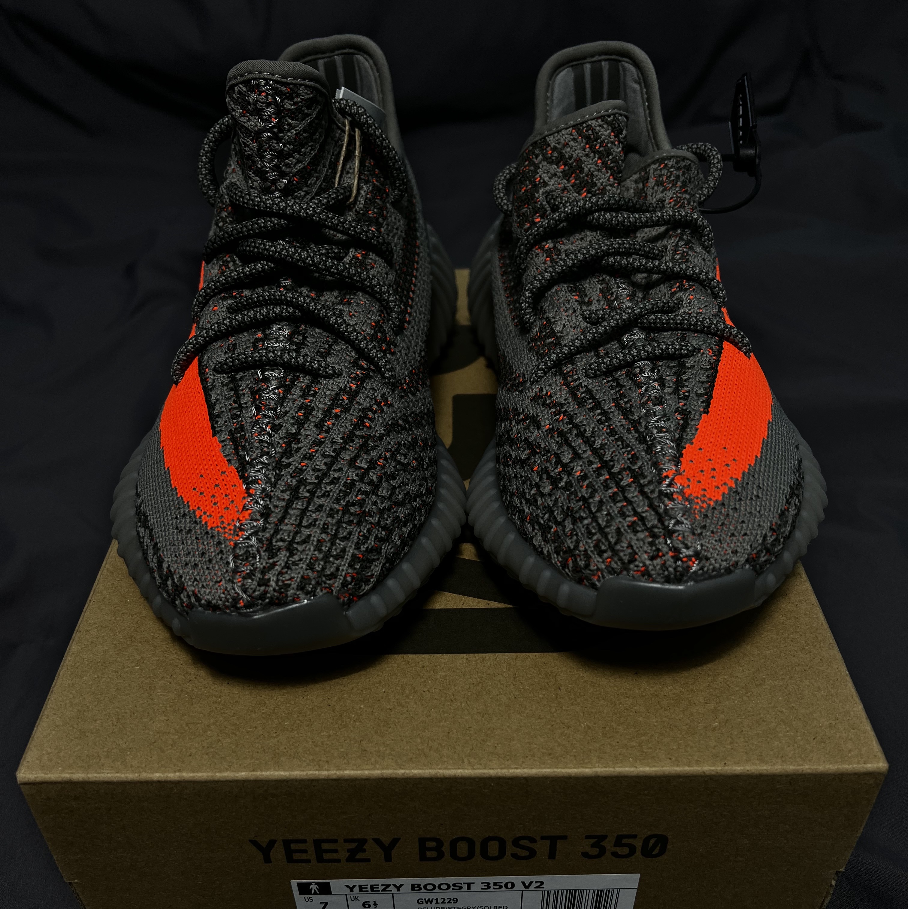 Adidas Yeezy Boost 350 V2 Beluga - Reflective 착용 스타일 - 2