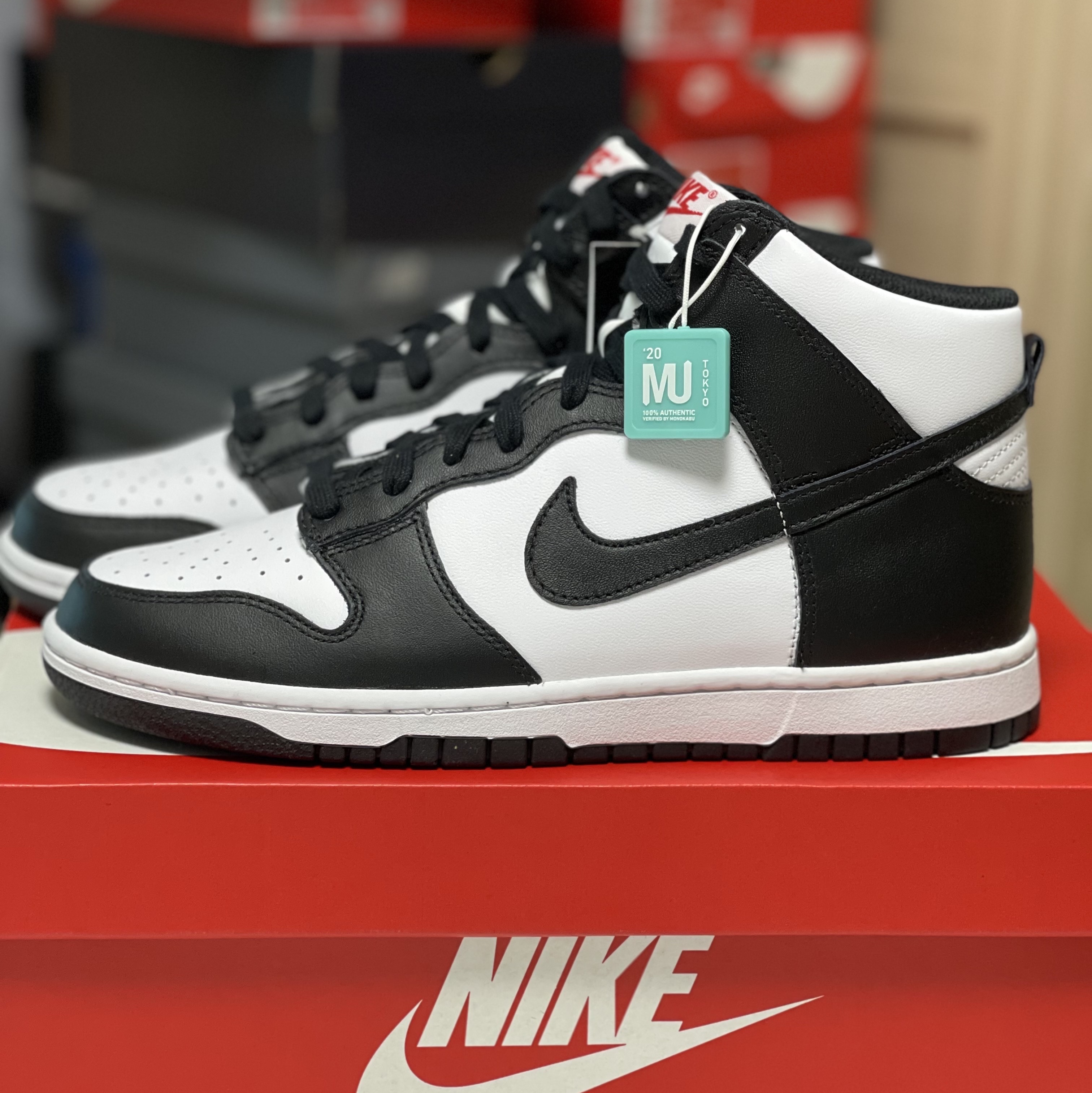 Nike Dunk High Retro Black and White 착용 스타일 - 2