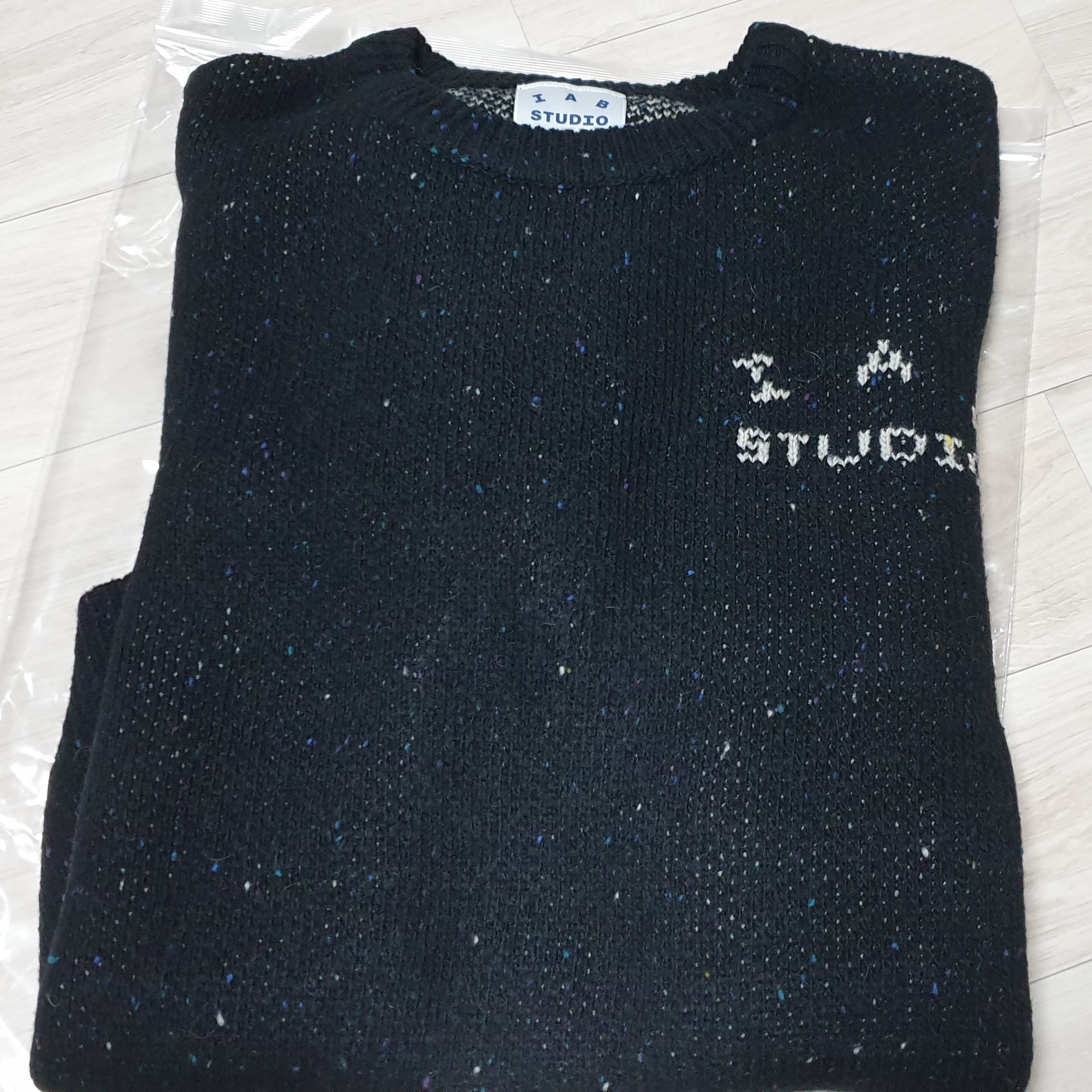 IAB Studio Knit Black 착용 스타일 - 2