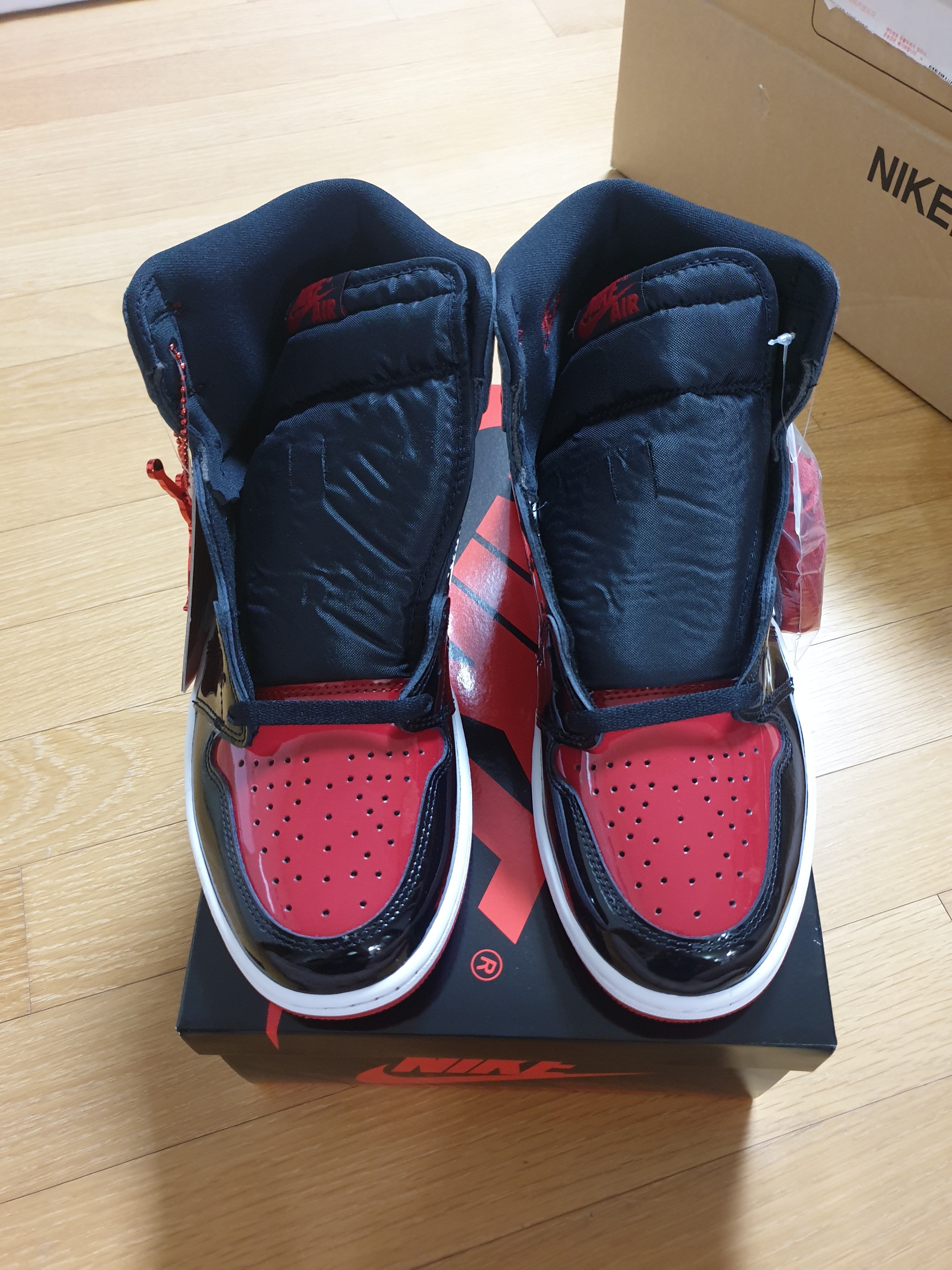 Jordan 1 Retro High OG Patent Bred 착용 스타일 - 1