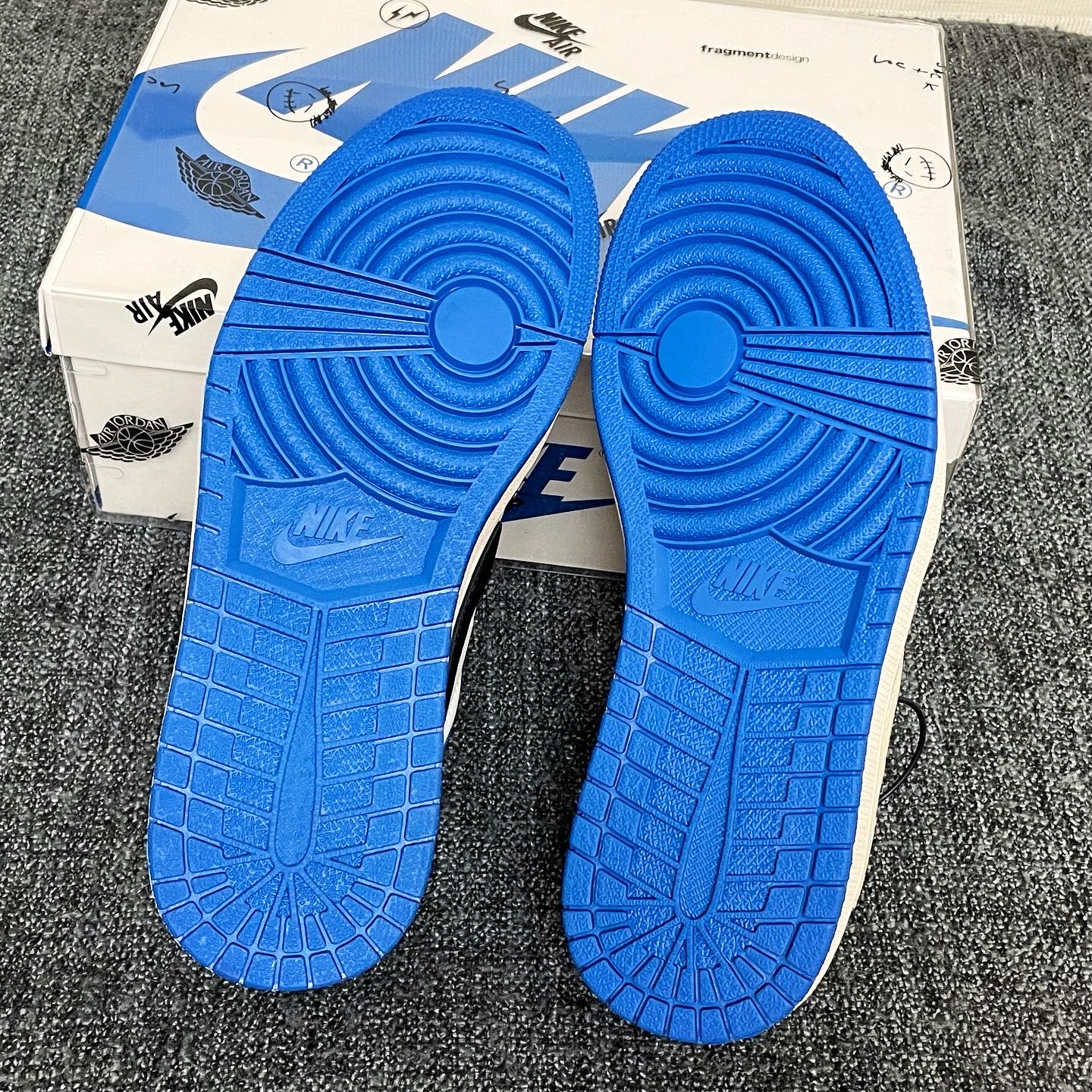 Jordan 1 x Travis Scott x Fragment Retro Low OG SP Military Blue 착용 스타일 - 4