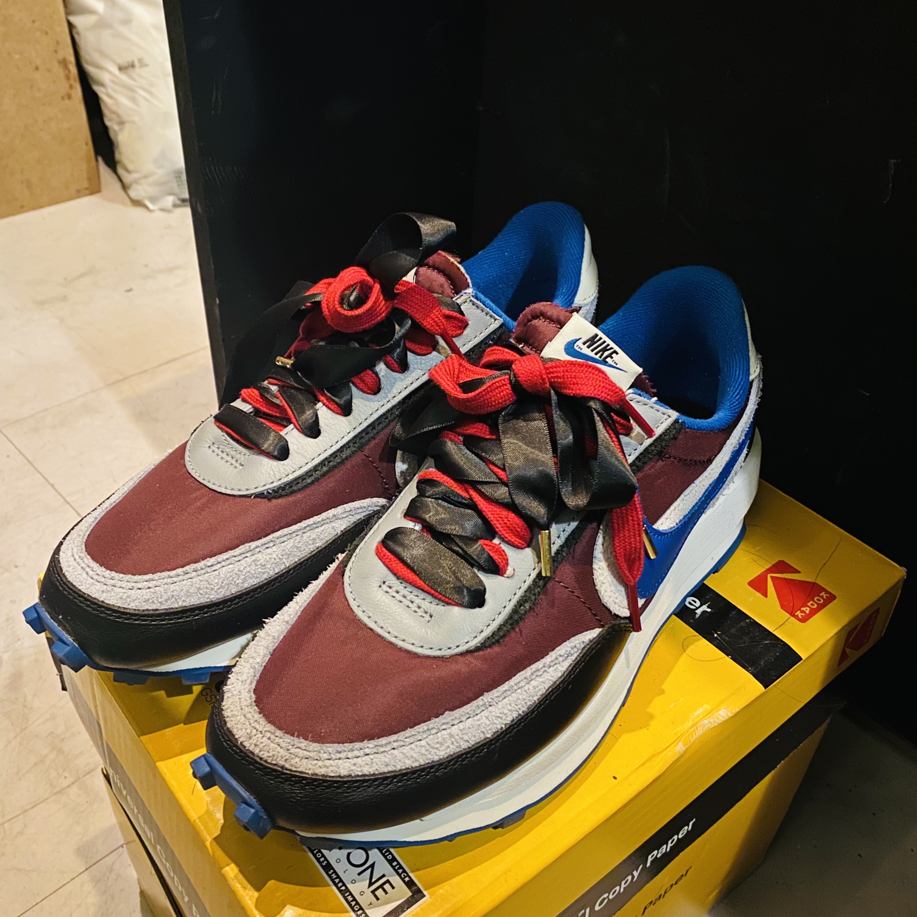 Nike x Sacai x Undercover LDWaffle Night Maroon Team Royal 착용 스타일 - 1