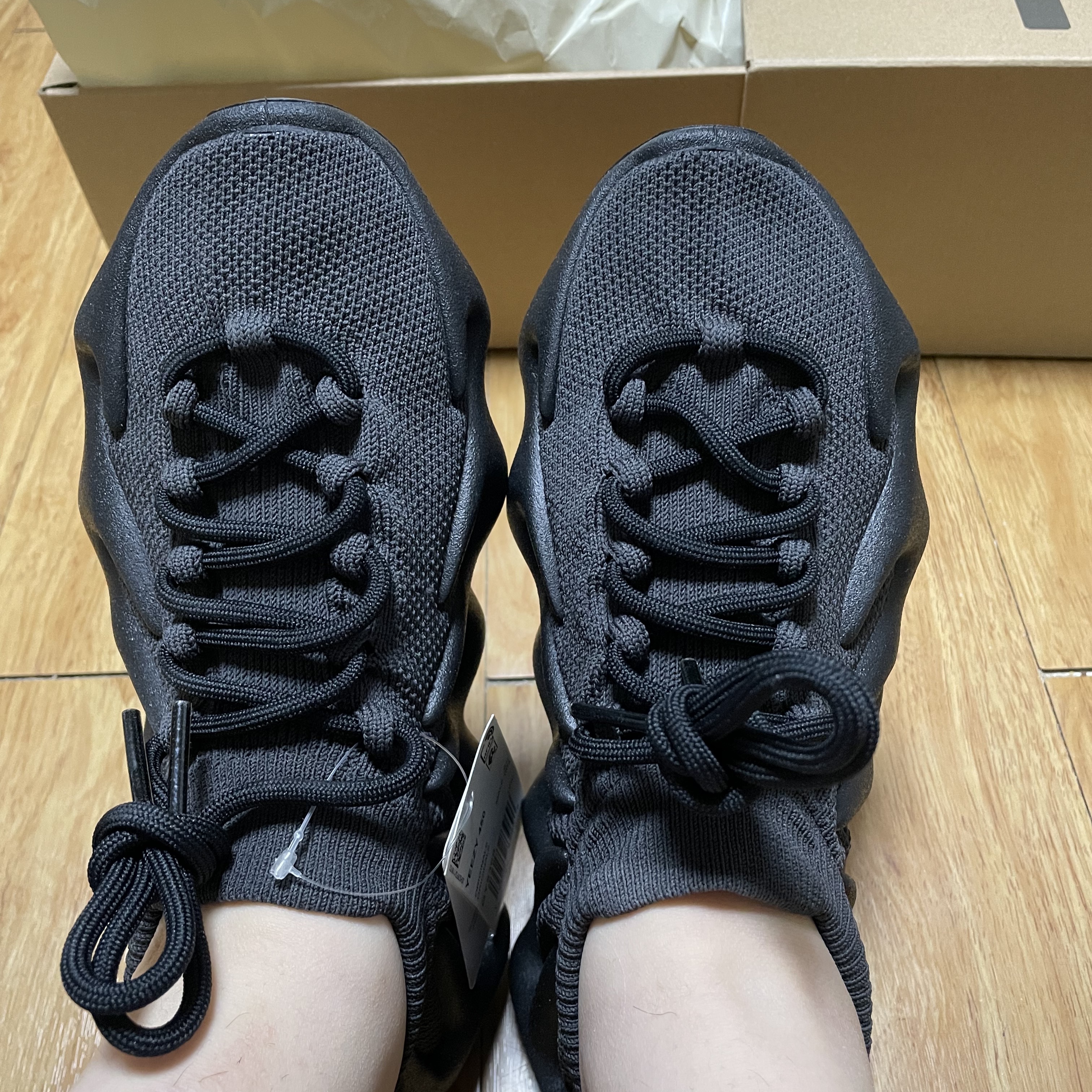Adidas Yeezy 450 Dark Slate 착용 스타일 - 4