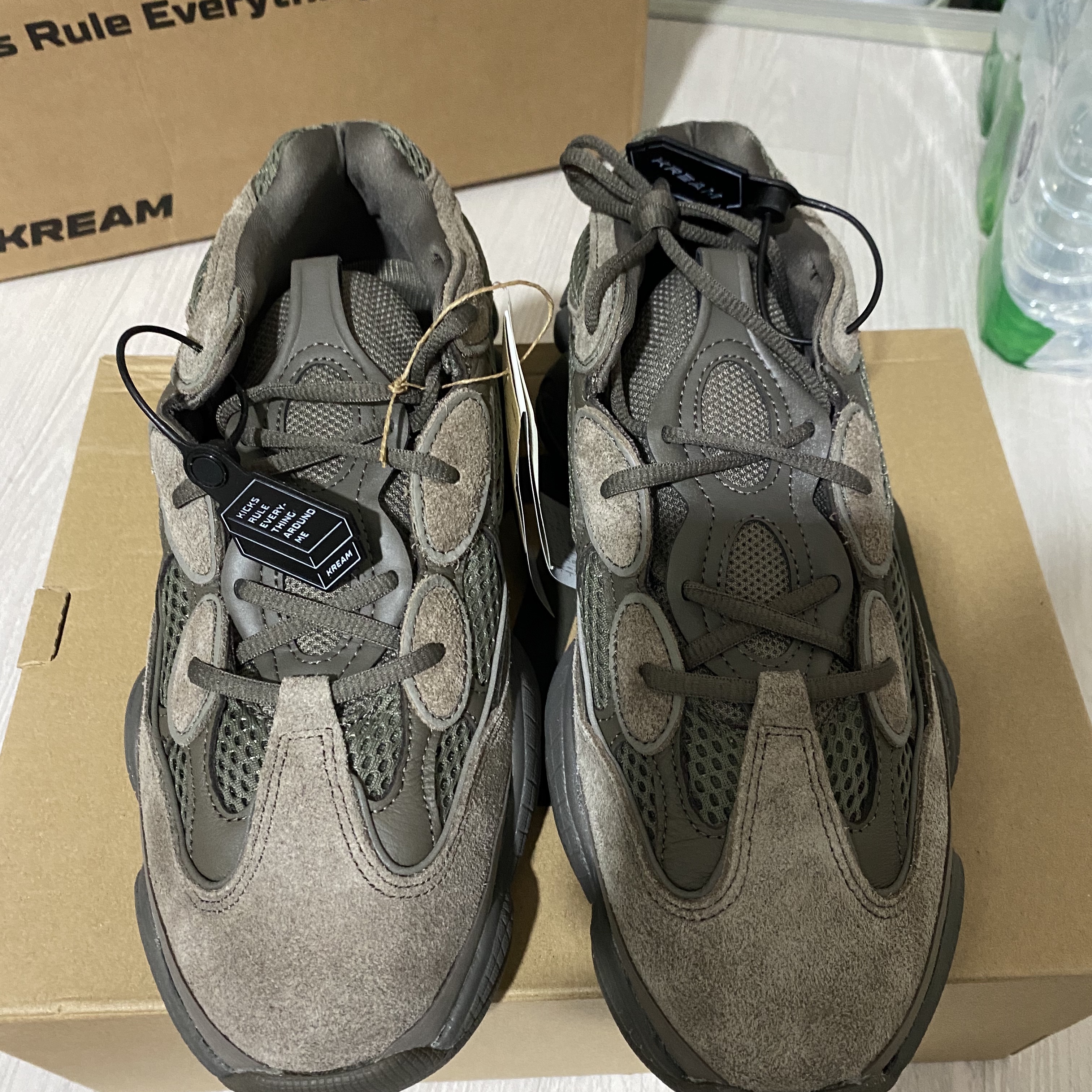 Adidas Yeezy 500 Clay Brown 착용 스타일 - 2