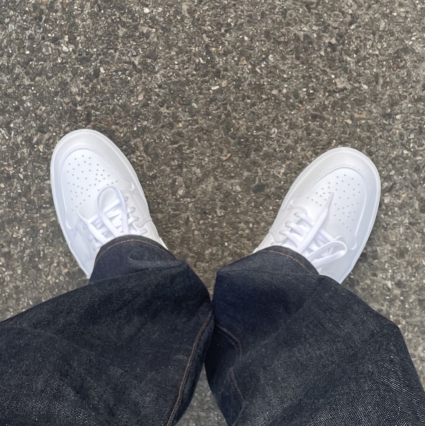 Jordan 1 Low Triple White Tumbled Leather 2020 착용 스타일 - 4